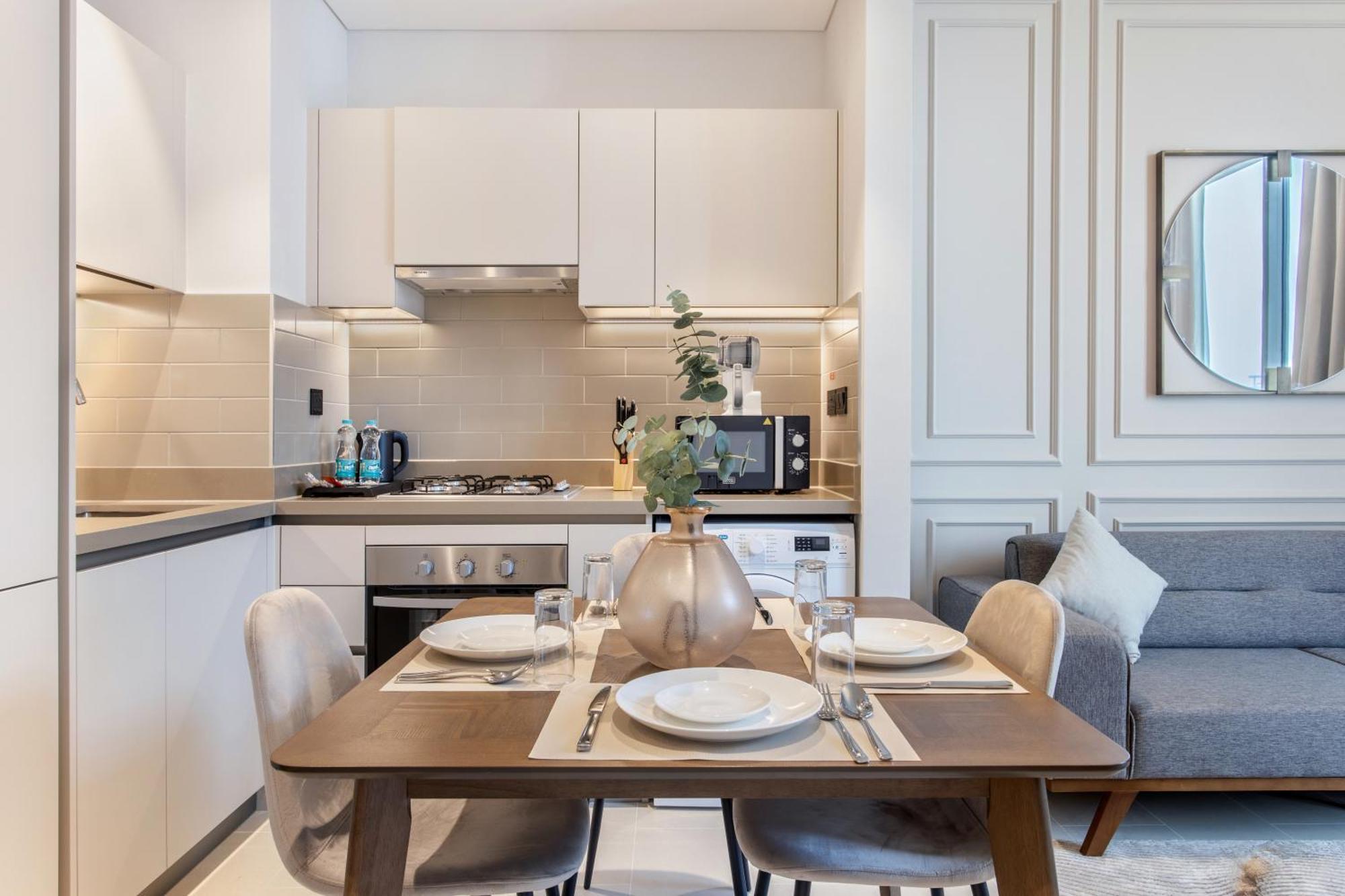 By Latinem Luxury 1br Cv A2707 Near Mall Dubai