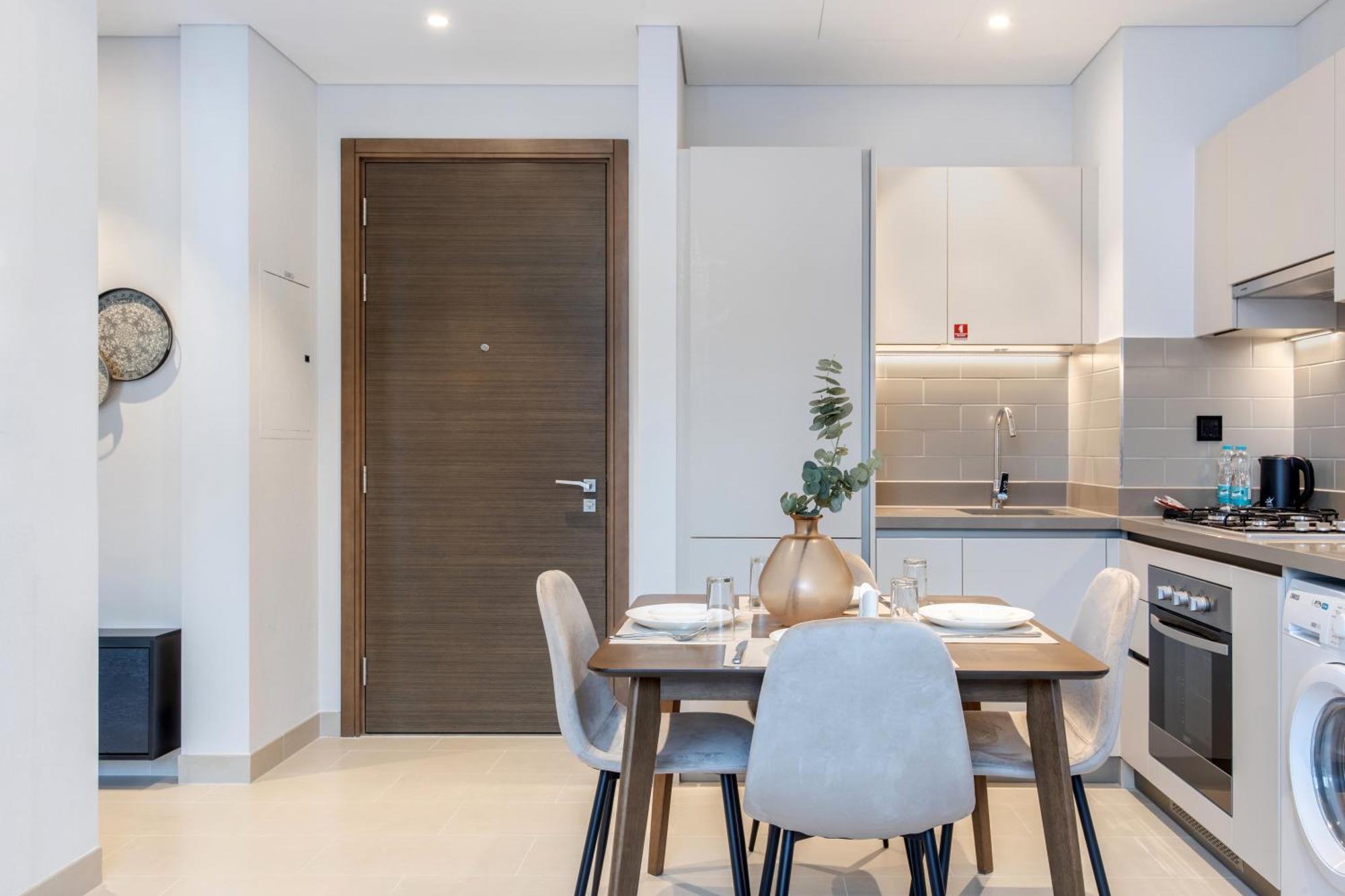 Apartment By Latinem Luxury 1br Cv A2707 Near Mall *