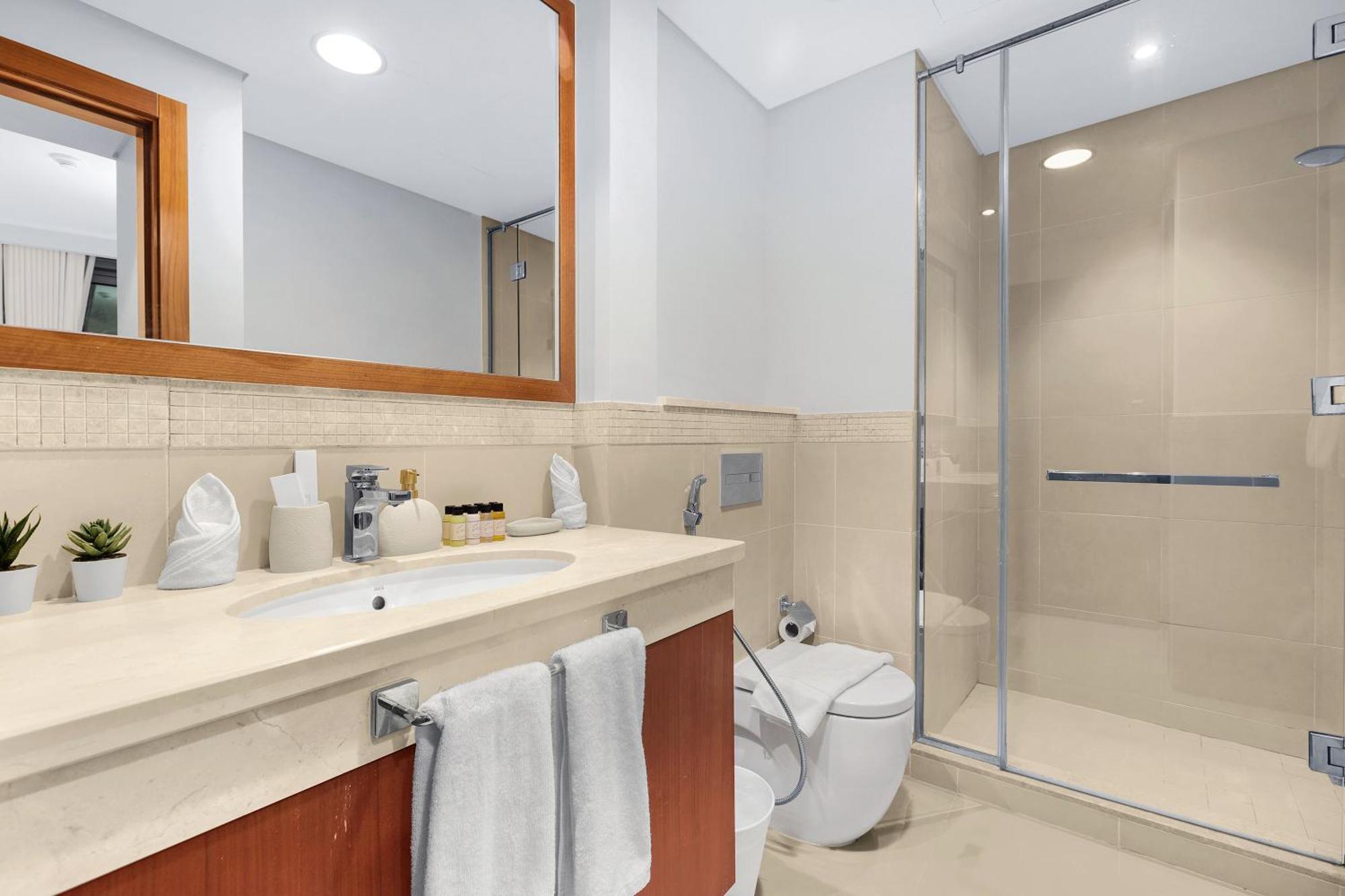 First Class 2br With Full Skyline & Sea View Apartment *