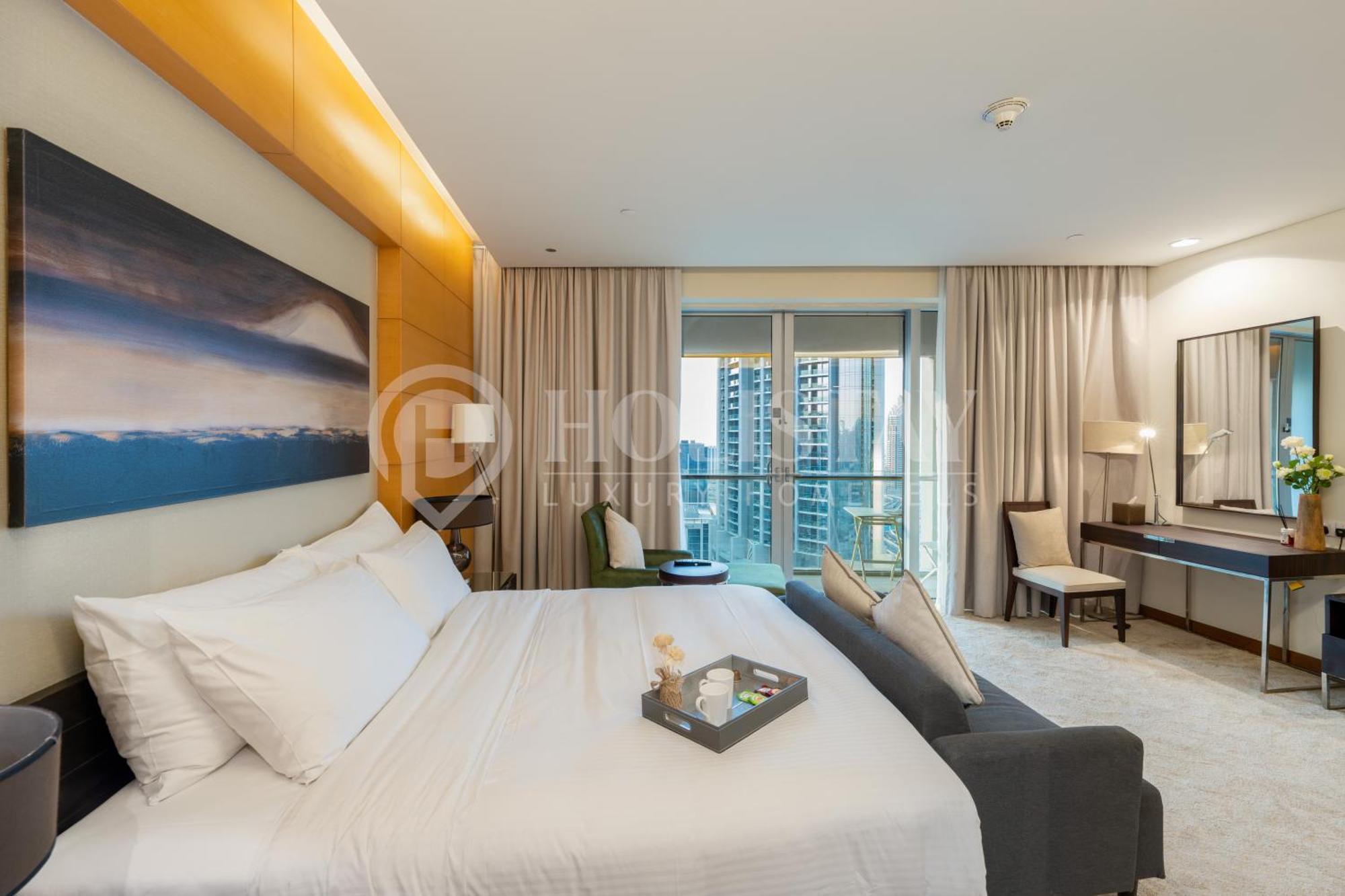 Holistay Luxury Homes - Burj Khalifa View - Direct Access Mall Apartment *