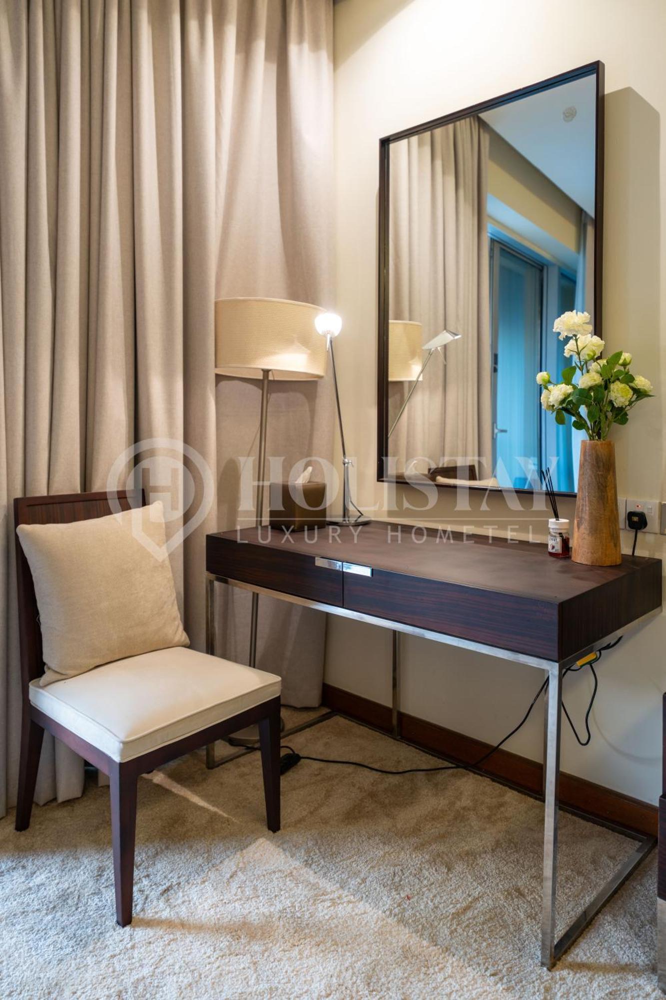 Holistay Luxury Homes - Burj Khalifa View - Direct Access Mall Apartment