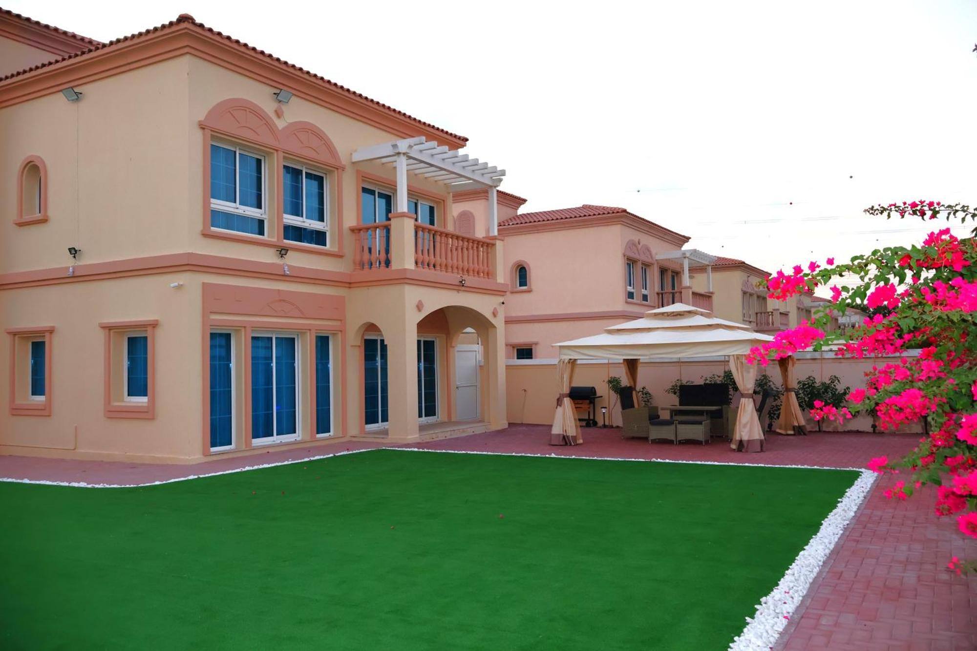 Fully Furnished Garden 2 Bedroom Holiday home