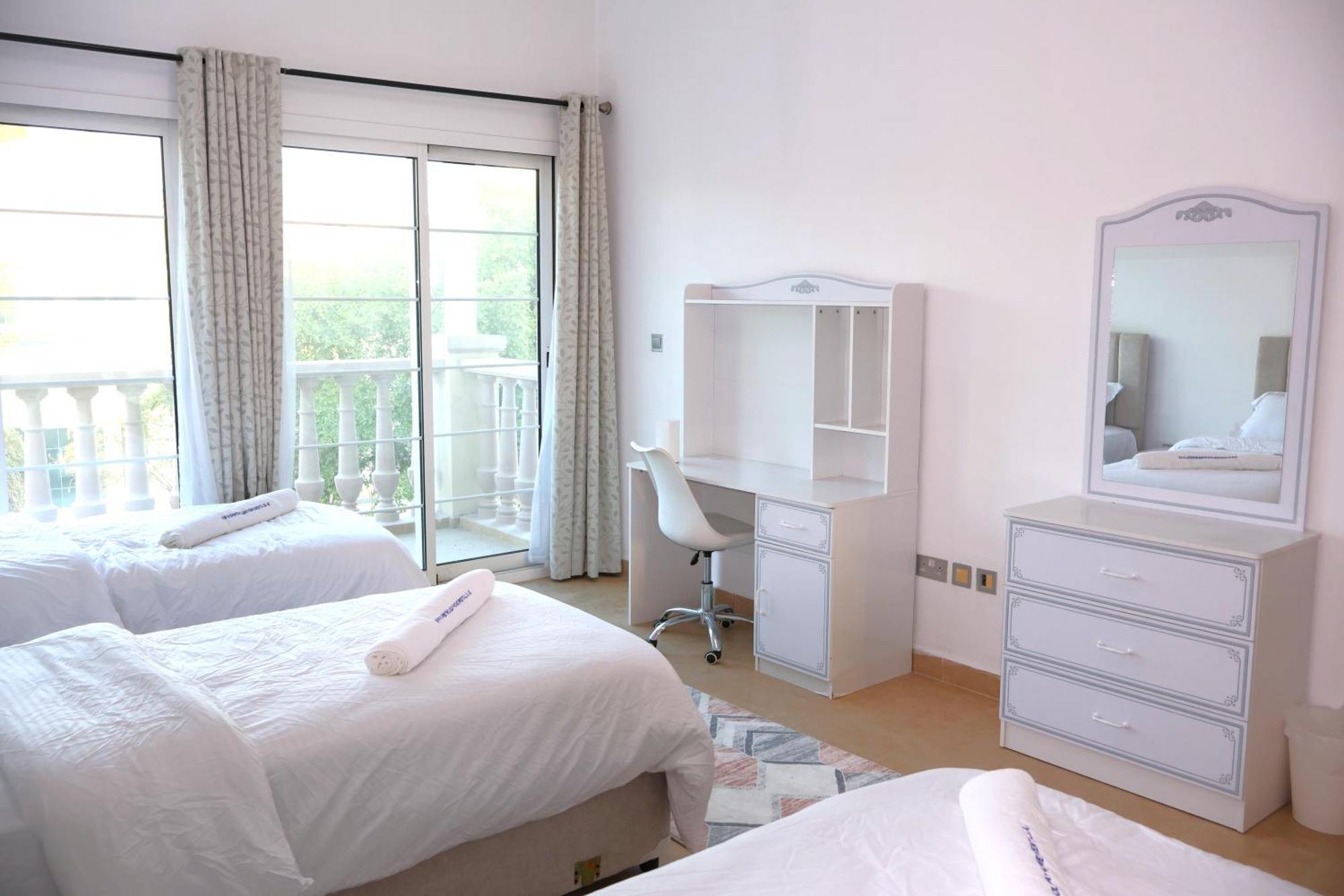 Fully Furnished Garden 2 Bedroom *