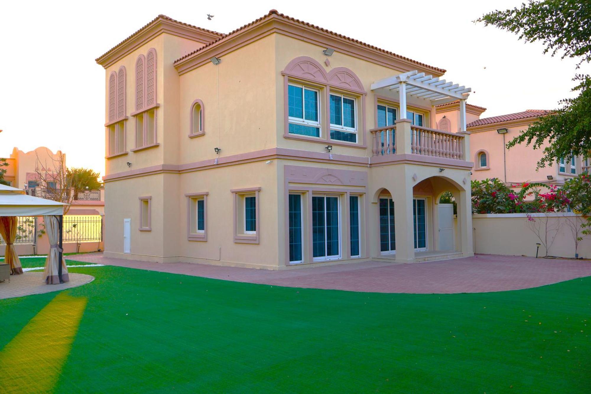 Fully Furnished Garden 2 Bedroom Holiday home Dubai