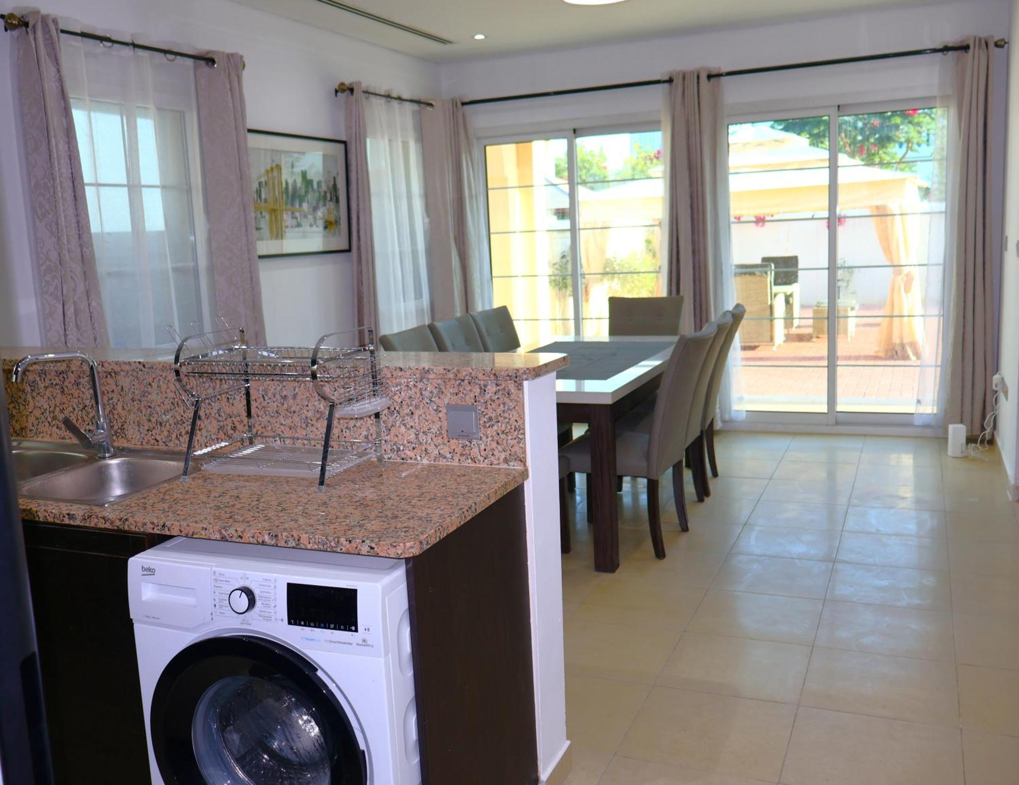 Fully Furnished Garden 2 Bedroom Holiday home