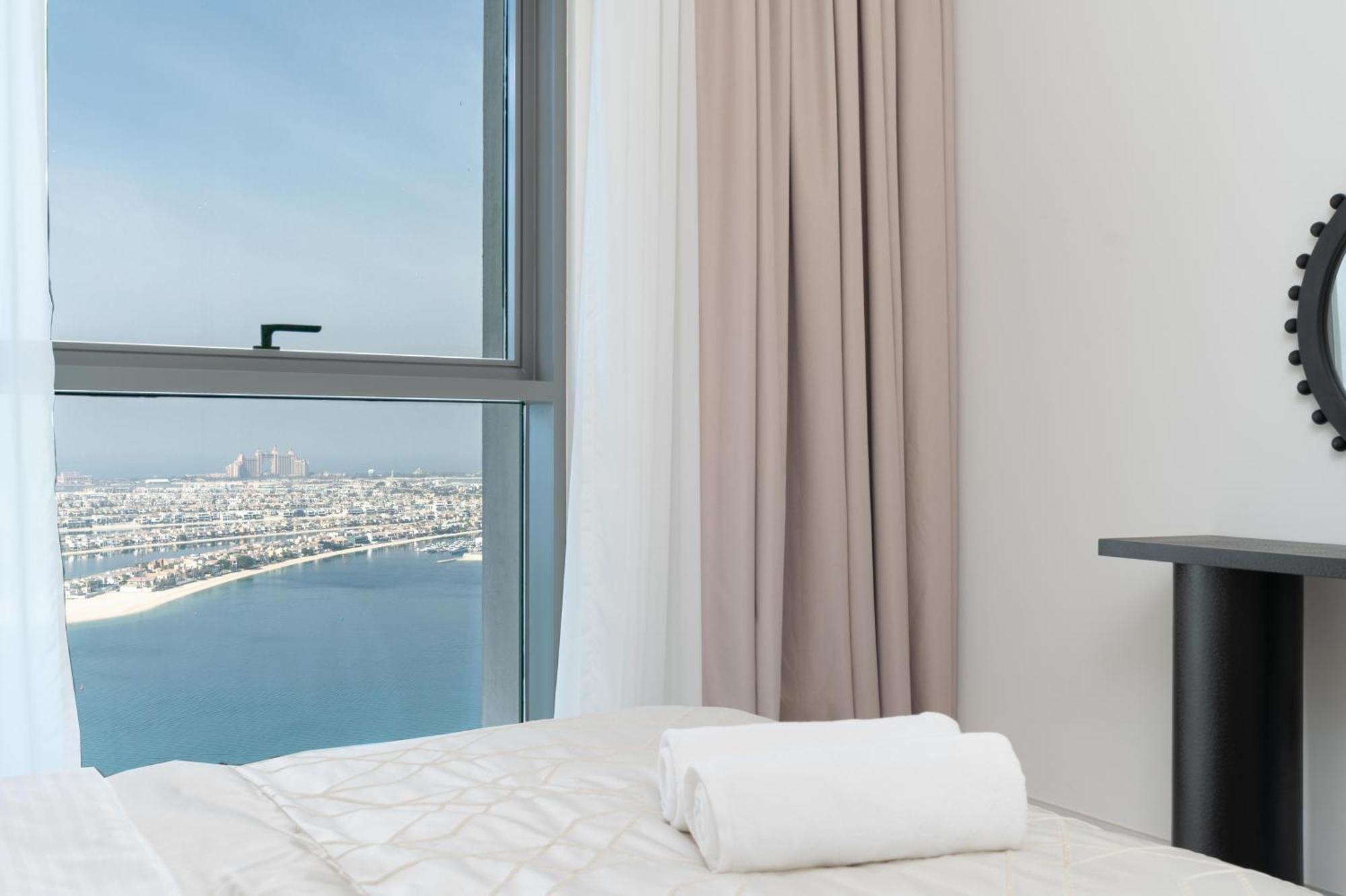 Marina Vista 2 - Beachfront Stunning - Full Sea Views
