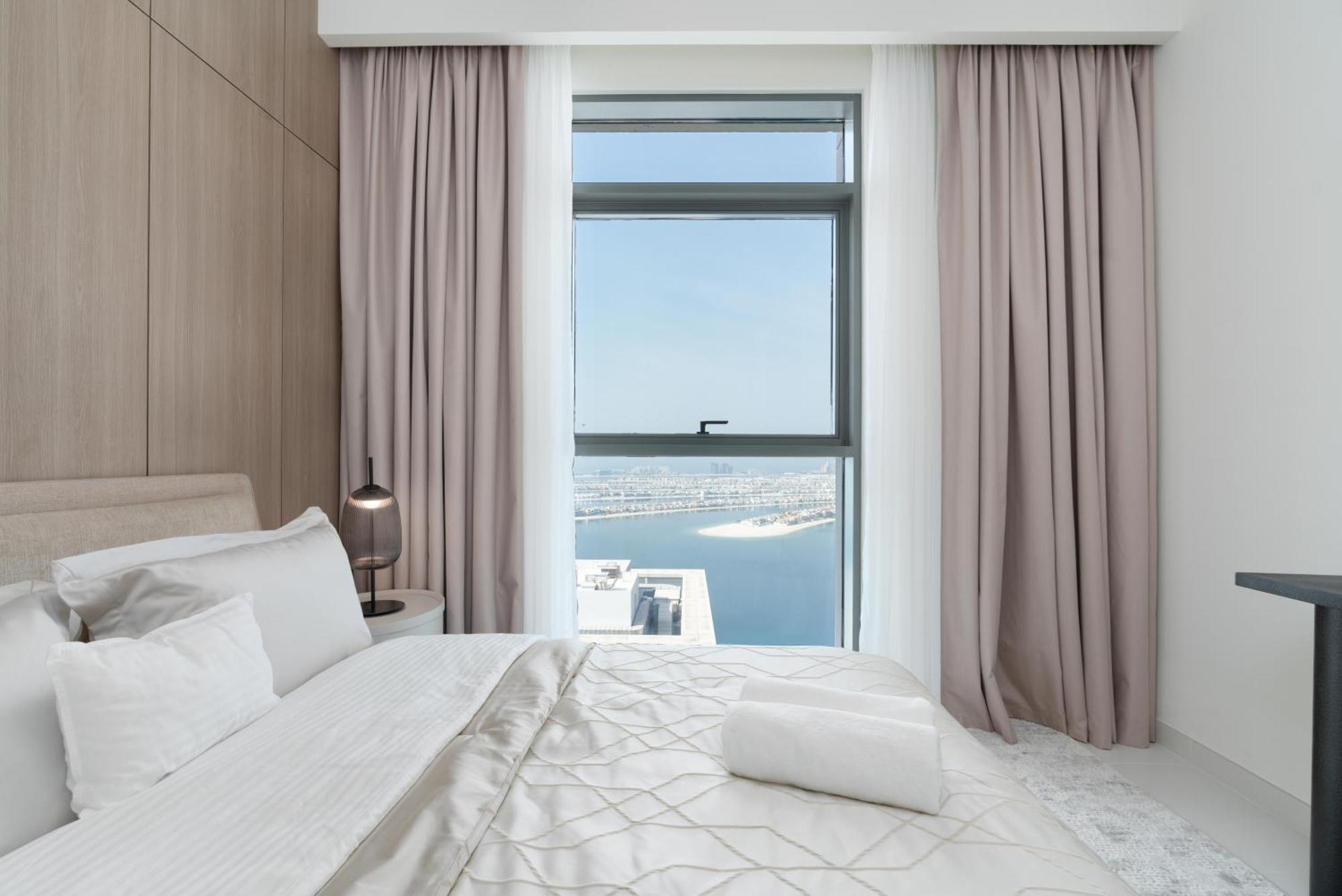 Marina Vista 2 - Beachfront Stunning - Full Sea Views Apartment *