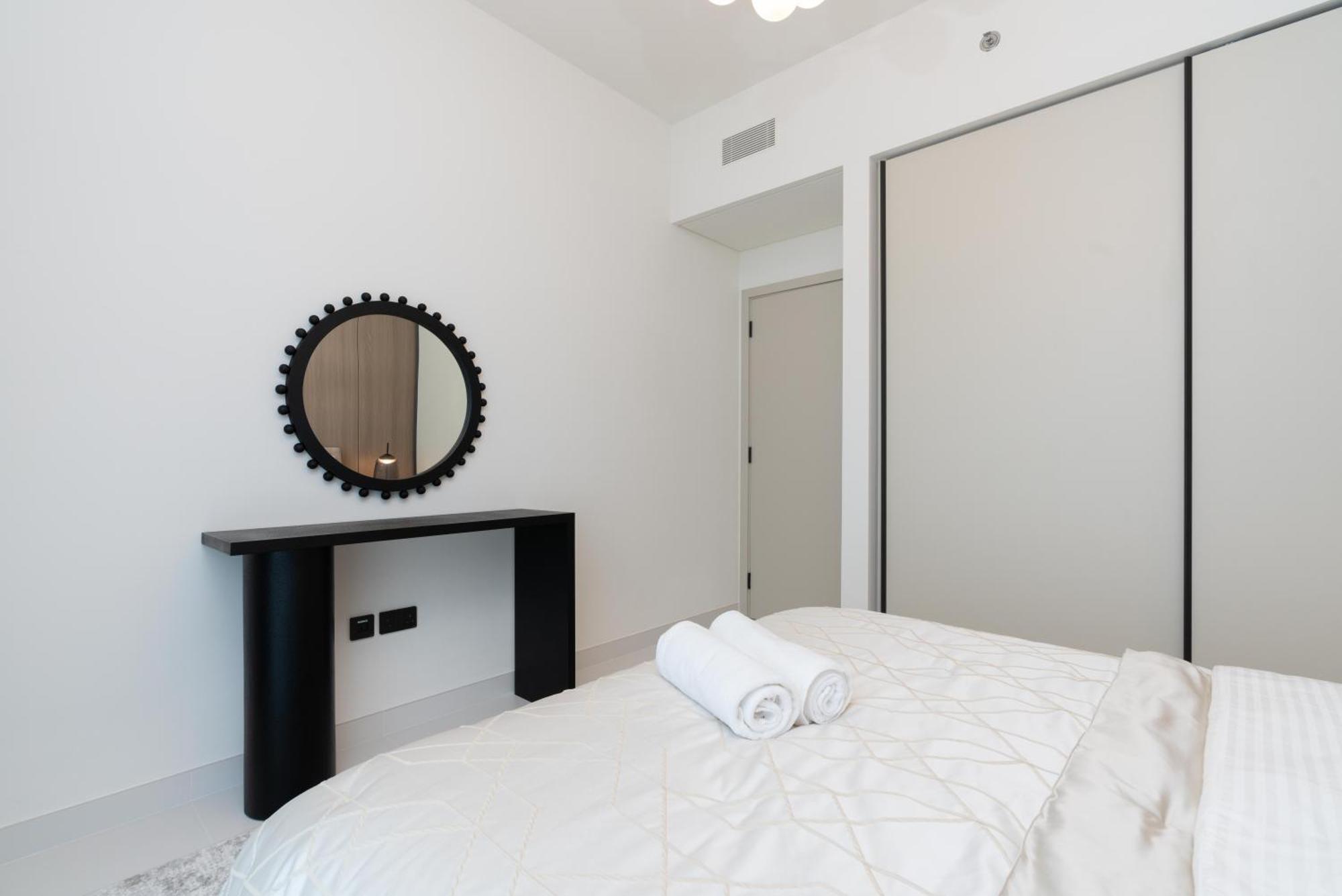 Marina Vista 2 - Beachfront Stunning - Full Sea Views Apartment Dubai
