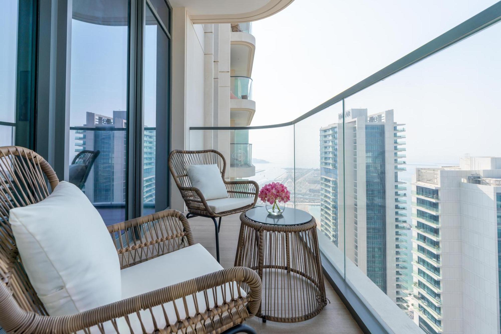 Marina Vista 2 - Beachfront Stunning - Full Sea Views *