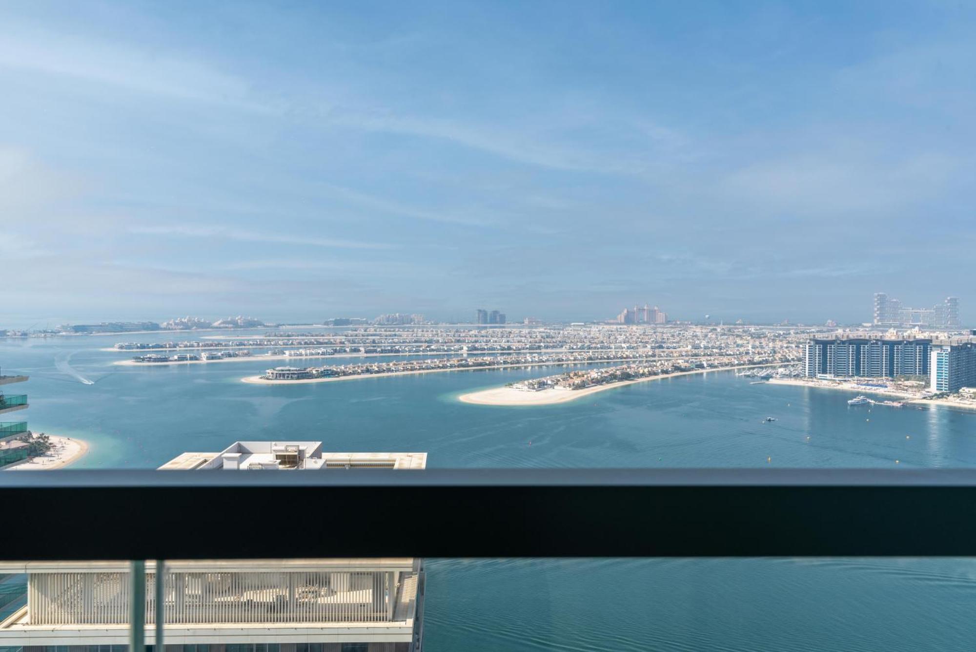 Marina Vista 2 - Beachfront Stunning - Full Sea Views Dubai