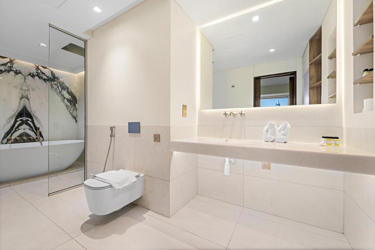 First Class 1br Stunning & Marina Views * Dubai