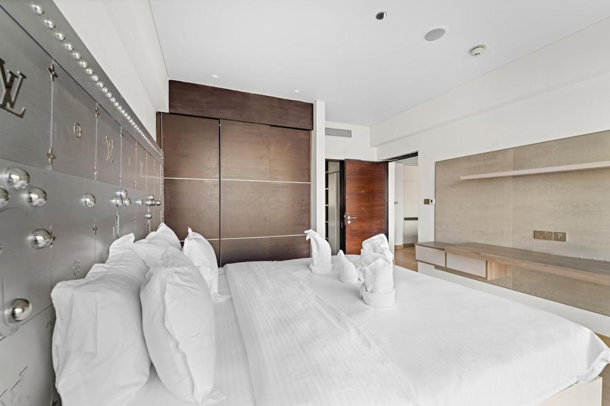 First Class 1br Stunning & Marina Views * Dubai