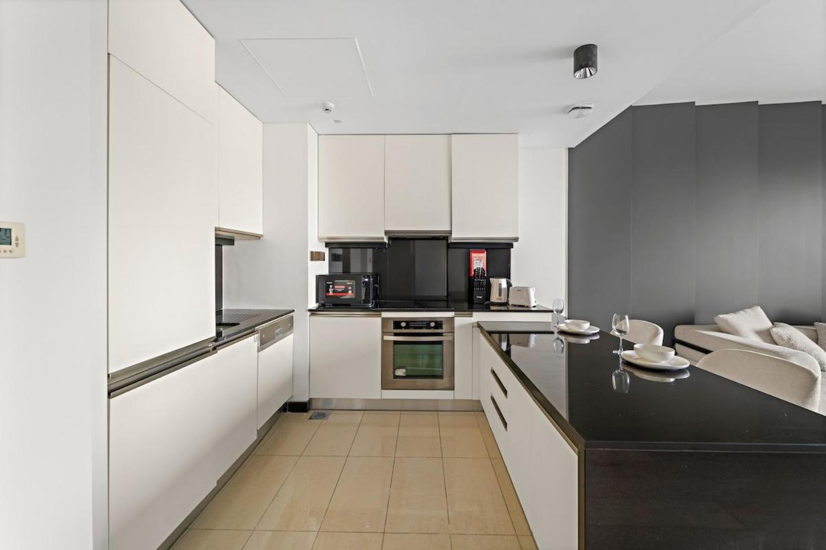 Apartment First Class 1br Stunning & Marina Views *