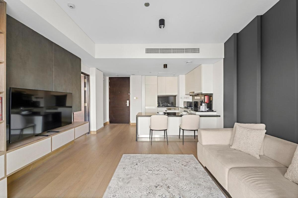 First Class 1br Stunning & Marina Views Dubai