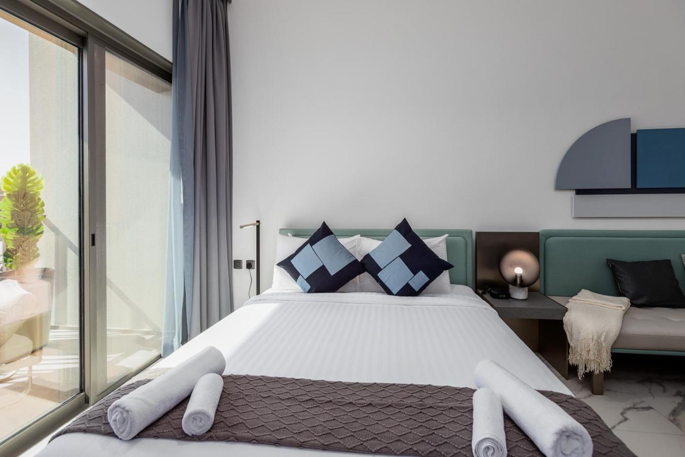 Serene In Mag Eye 920 - Allsopp & Allsopp * Dubai