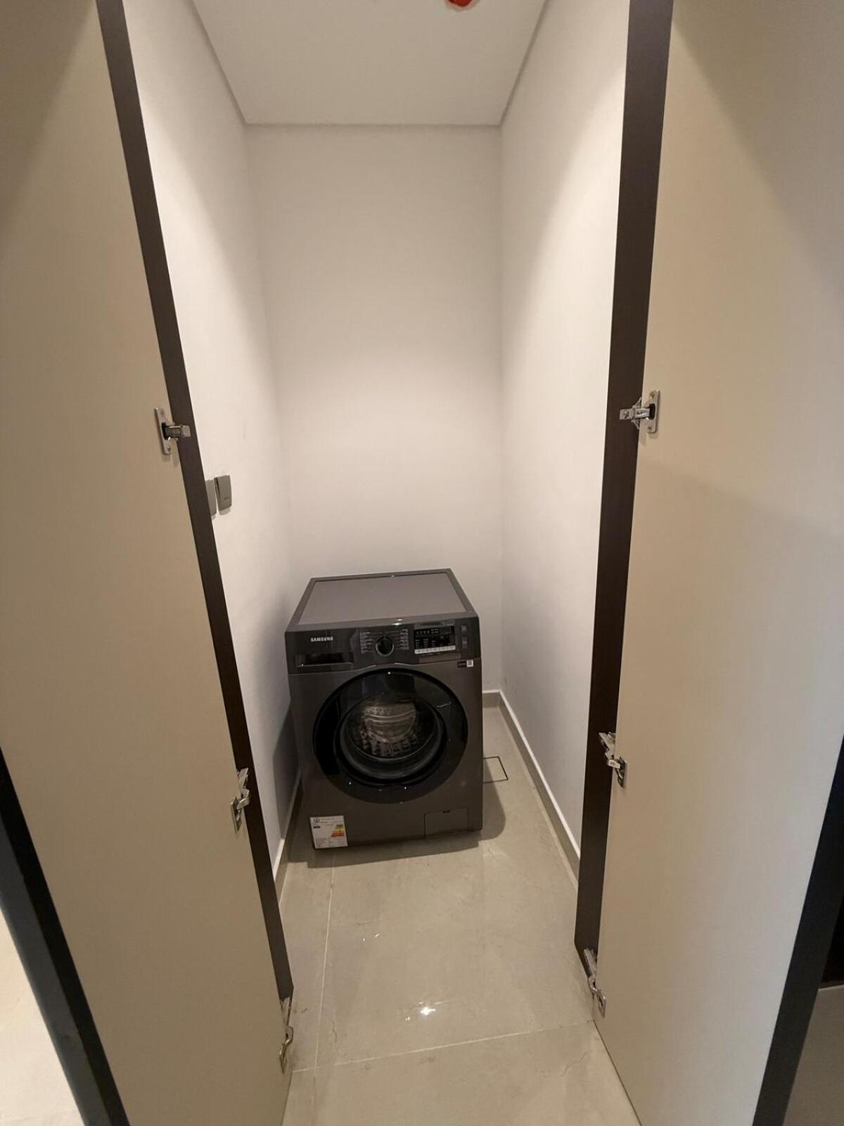 Apartment Luxurious 2-bedroom Business Bay