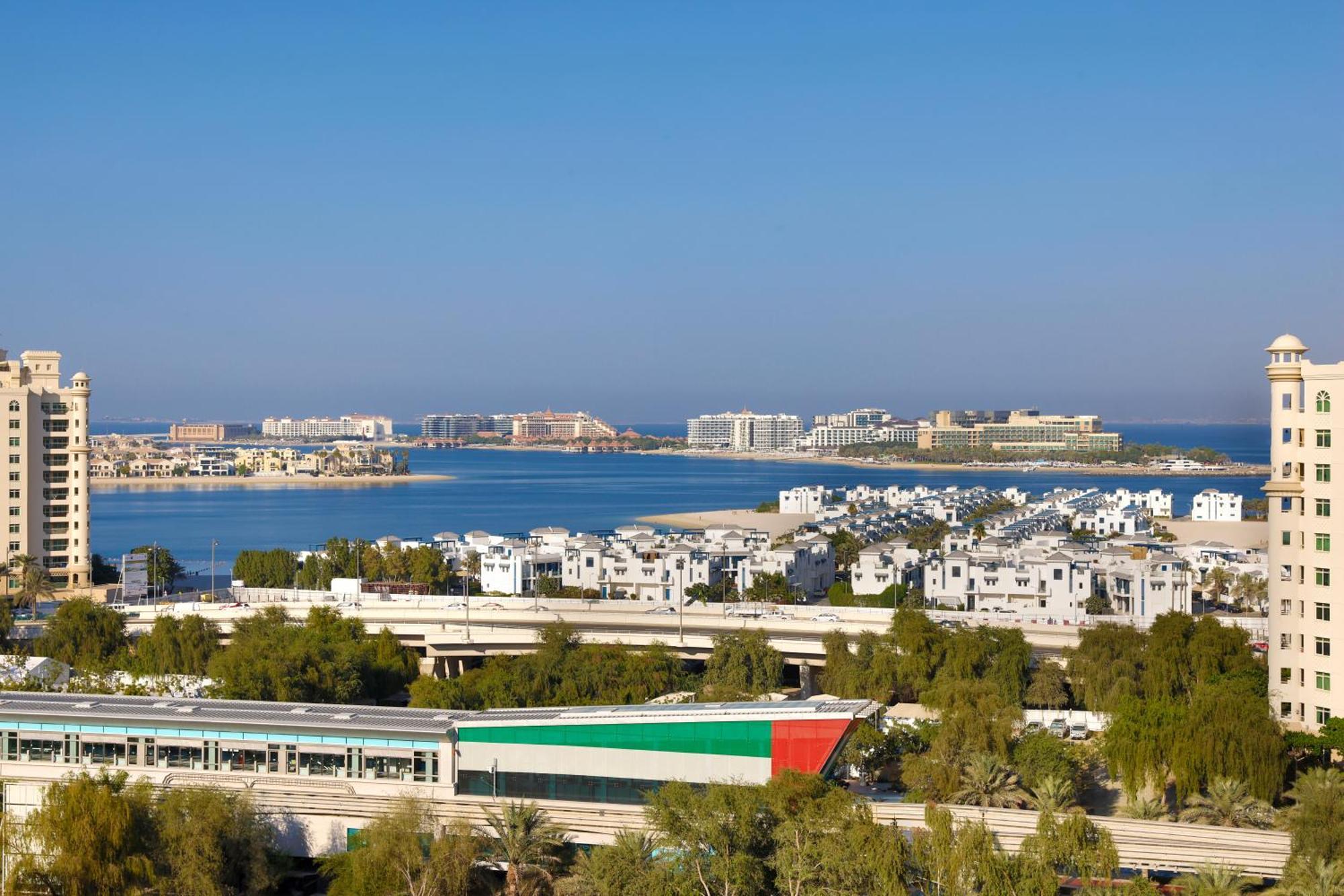 Tumbi West Palm Dubai,tapestry Collection Hilton 4* Dubai