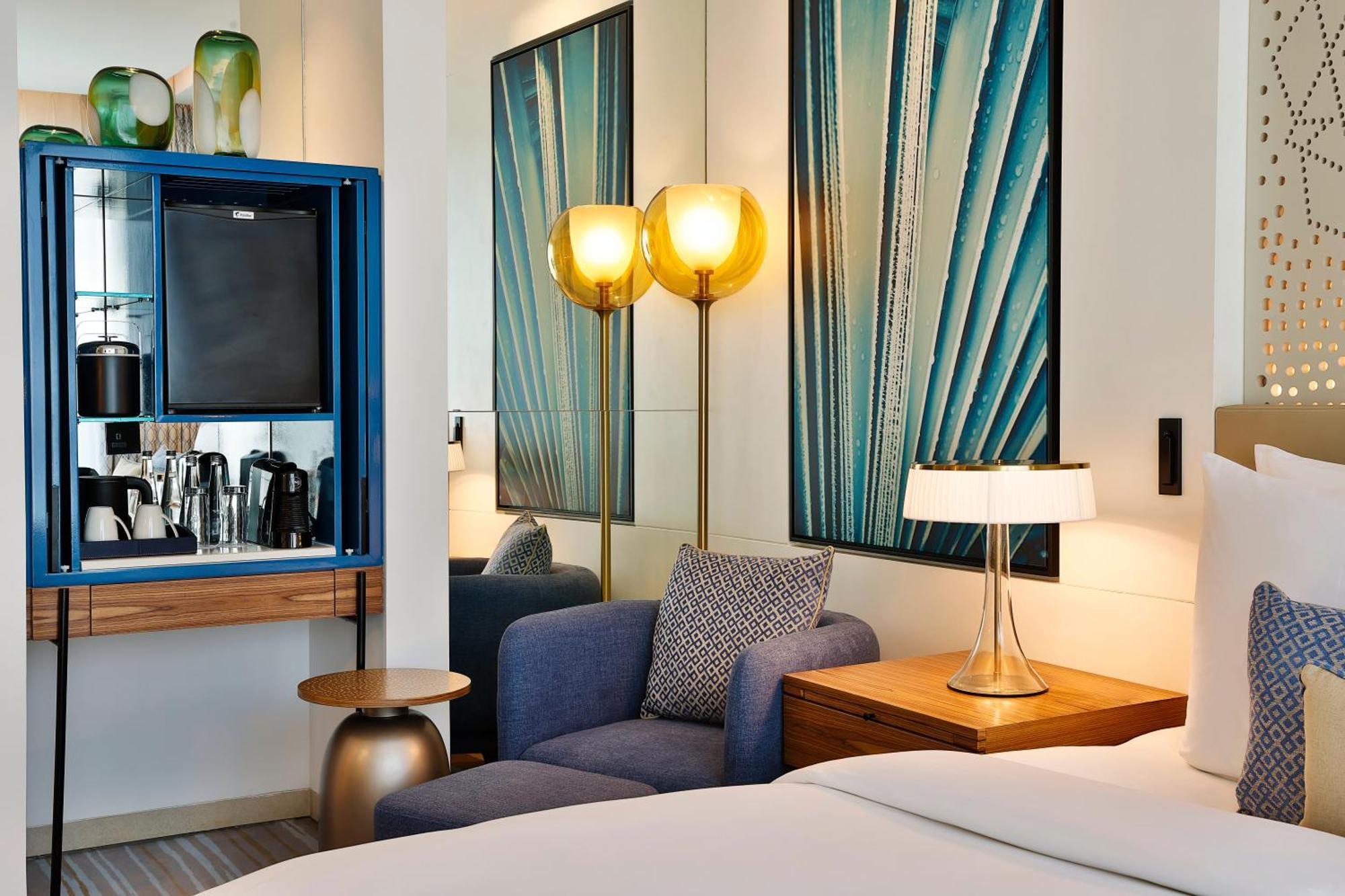 Tumbi West Palm Dubai,tapestry Collection Hilton Hotel
