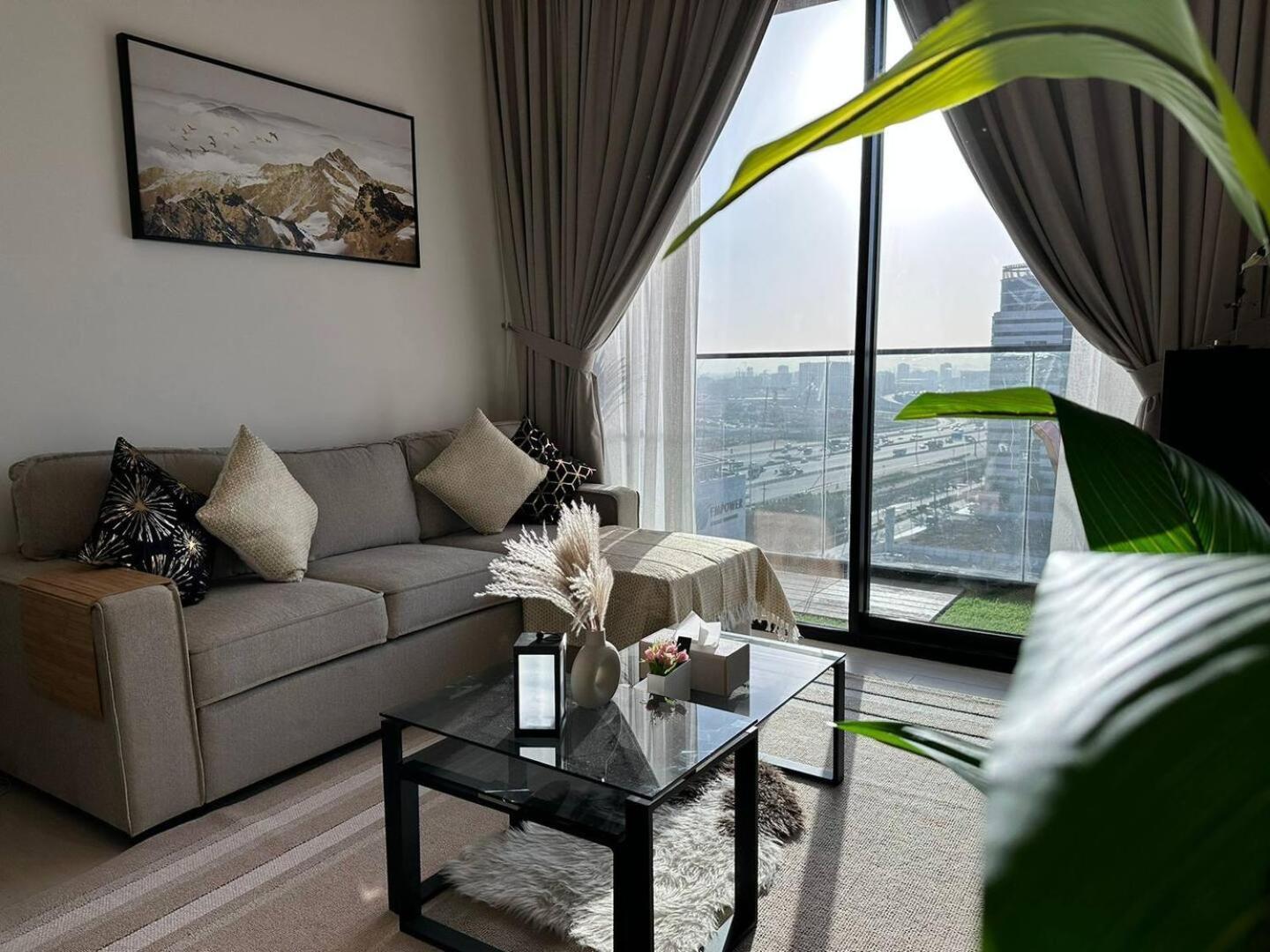 Gorgeous 1br In Jvc Apartment