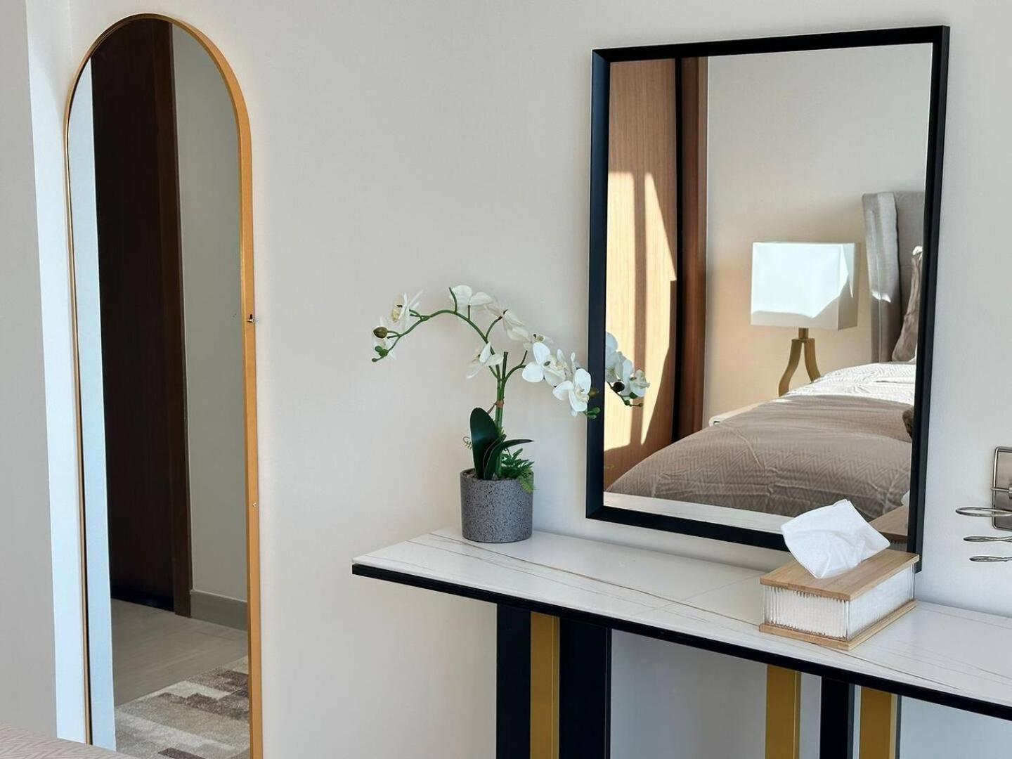 Gorgeous 1br In Jvc