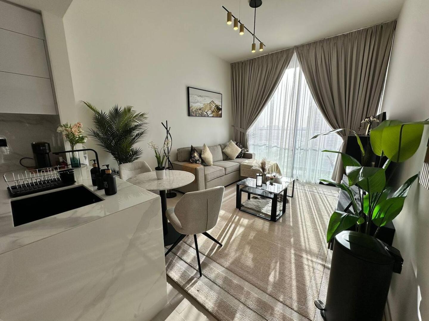 Gorgeous 1br In Jvc Apartment *