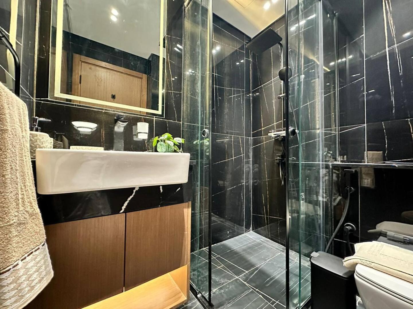 Gorgeous 1br In Jvc Apartment *