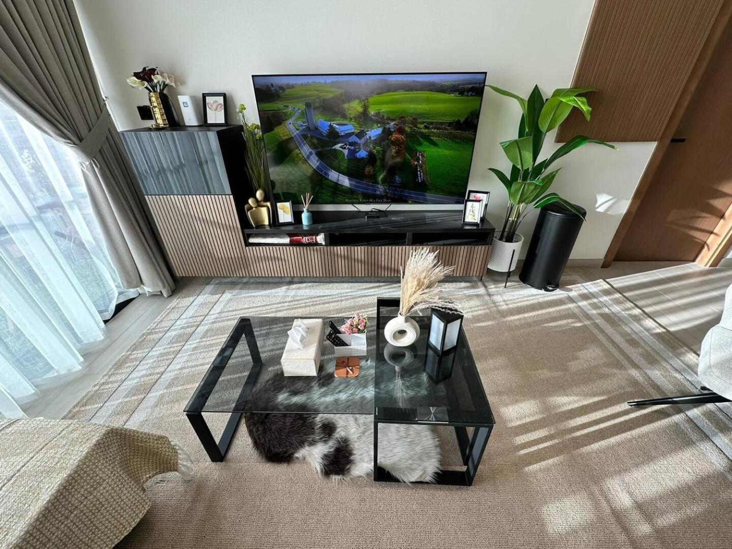 Gorgeous 1br In Jvc