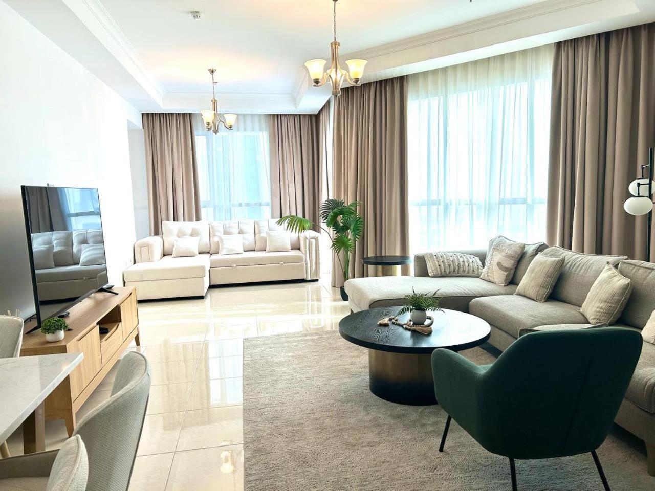 Luxury In Business Bay 5 People Dubai