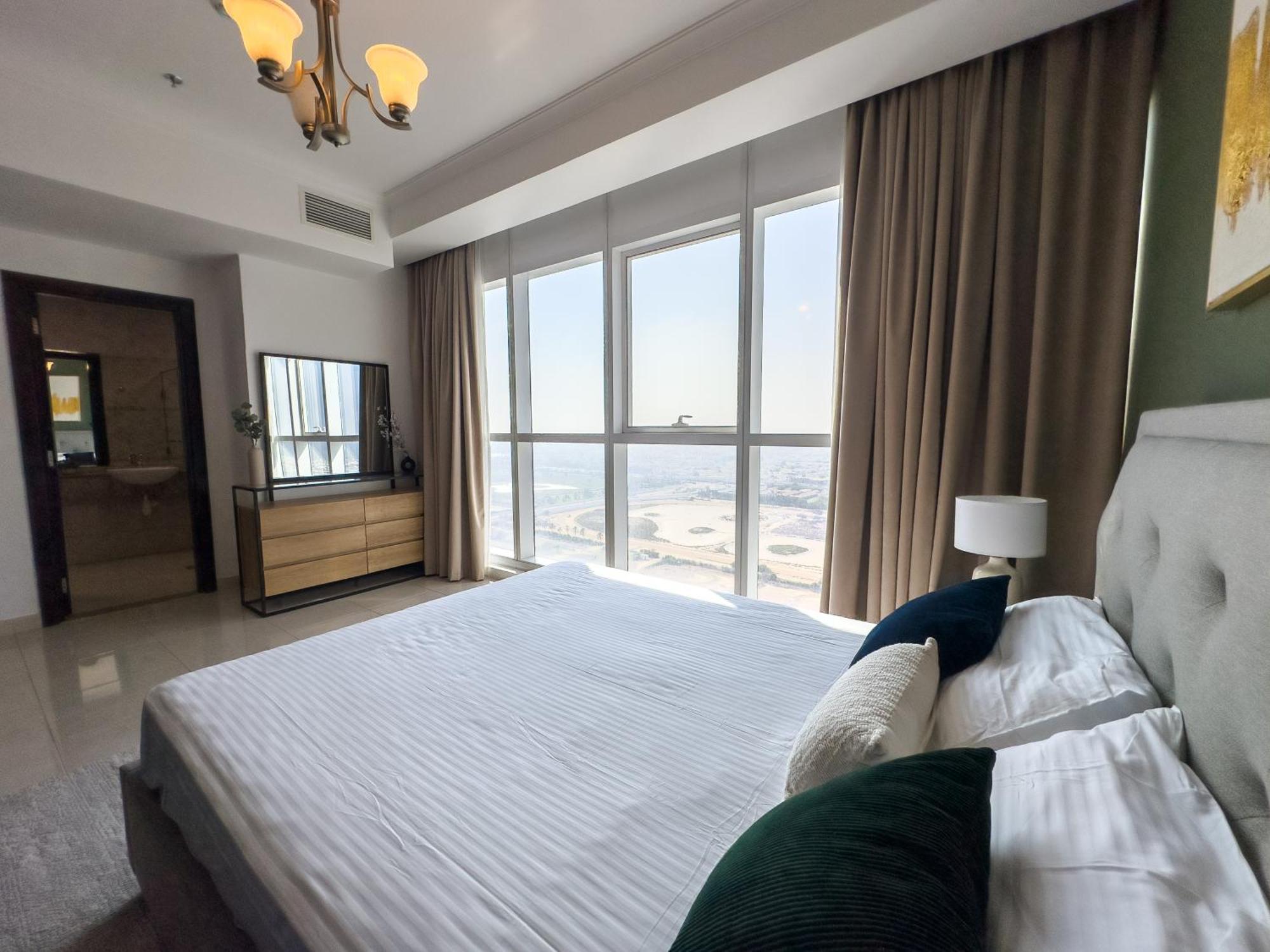 Luxury In Business Bay 5 People