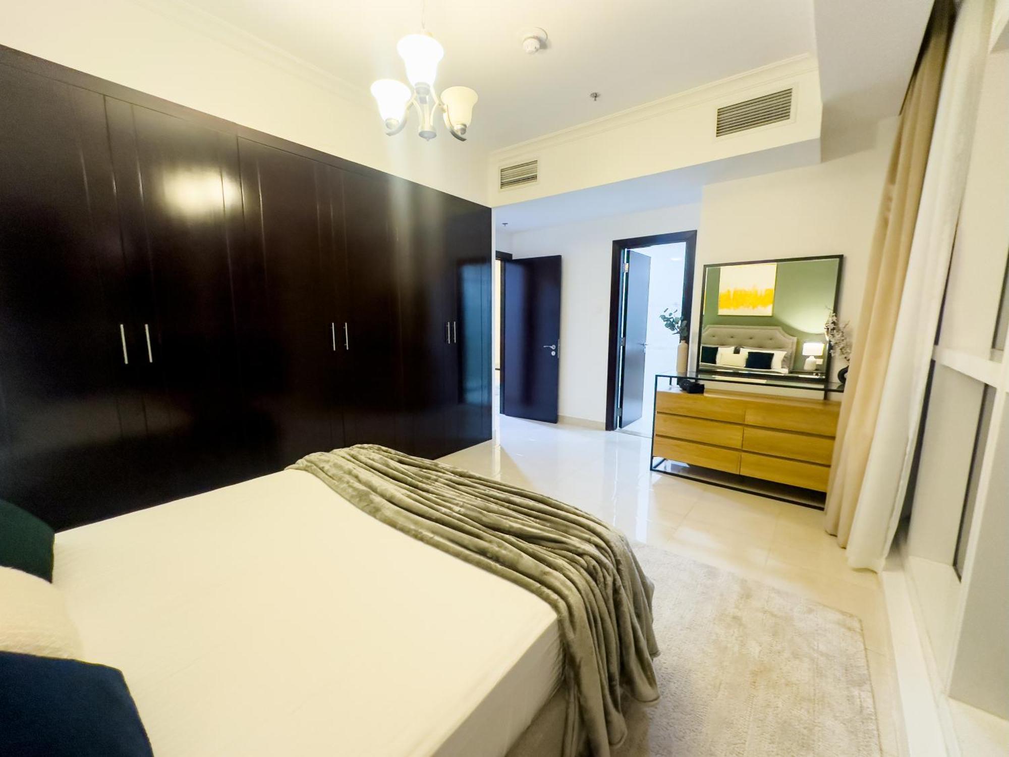 Luxury In Business Bay 5 People Dubai