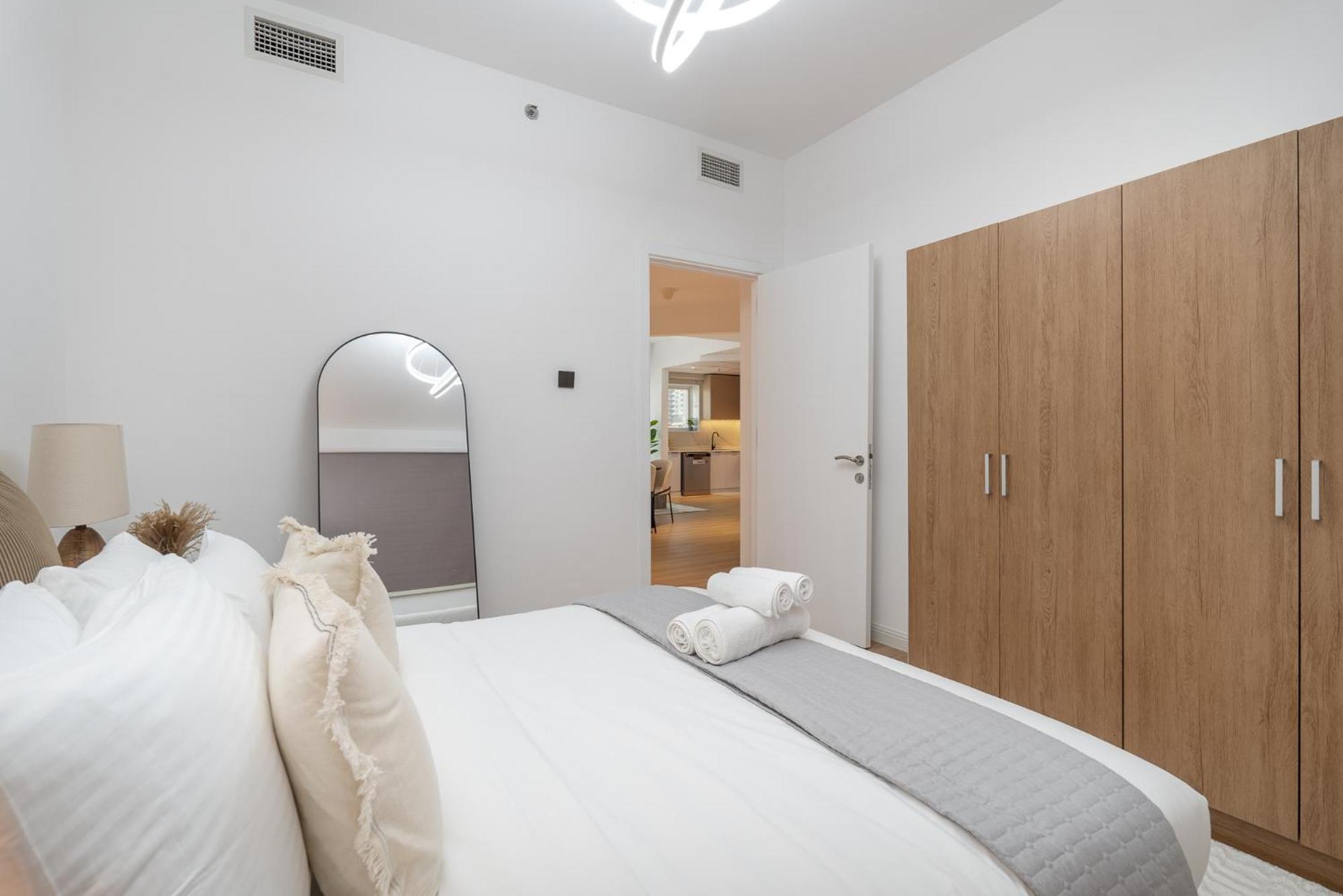 Apartment Sleeps 4 In 2 Bedroom In Gate 2 Dubai