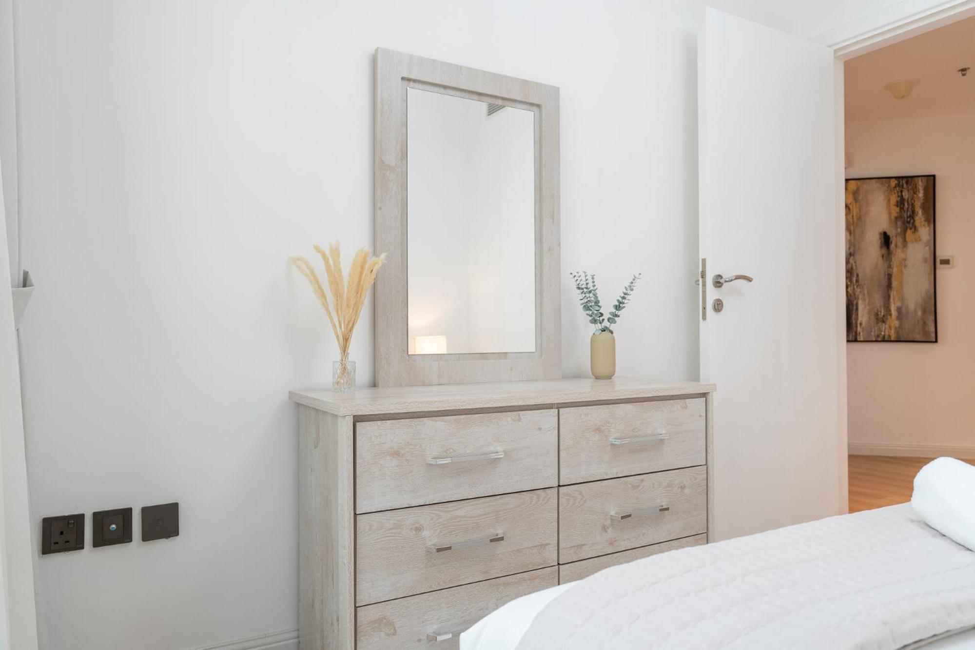 Sleeps 4 In 2 Bedroom In Gate 2