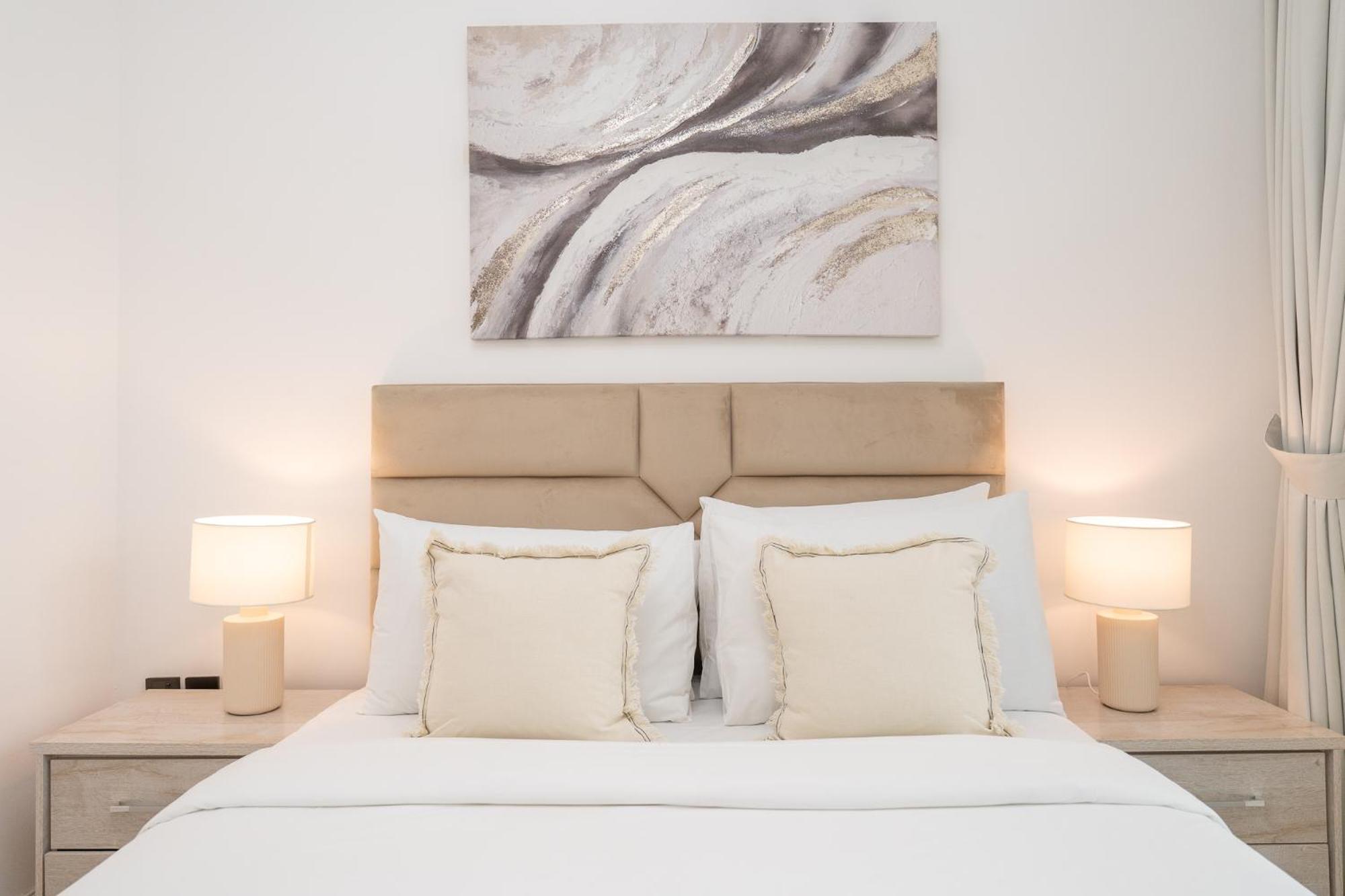 Apartment Sleeps 4 In 2 Bedroom In Gate 2 Dubai