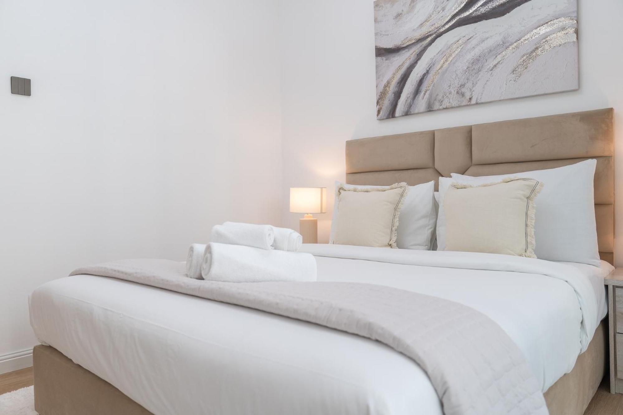 Sleeps 4 In 2 Bedroom In Gate 2 Dubai