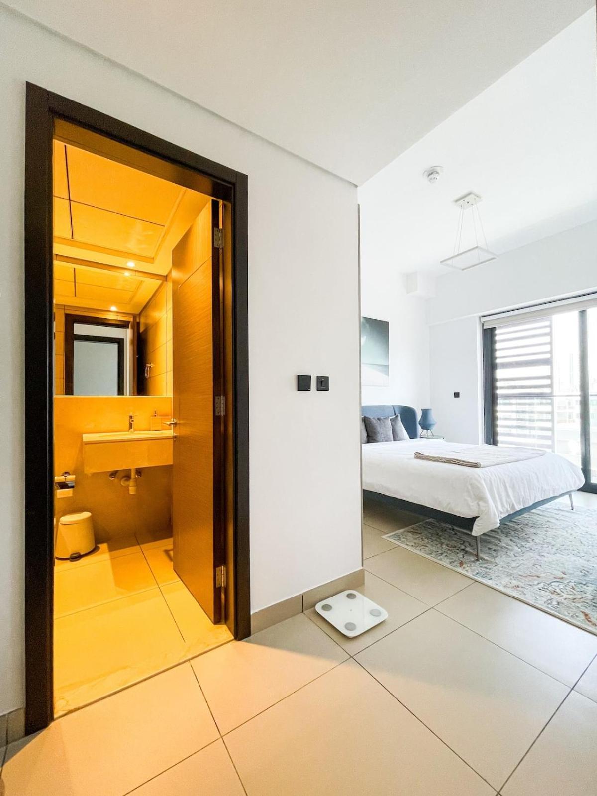 Tastefully Decorated 1 Bedroom In Jvc