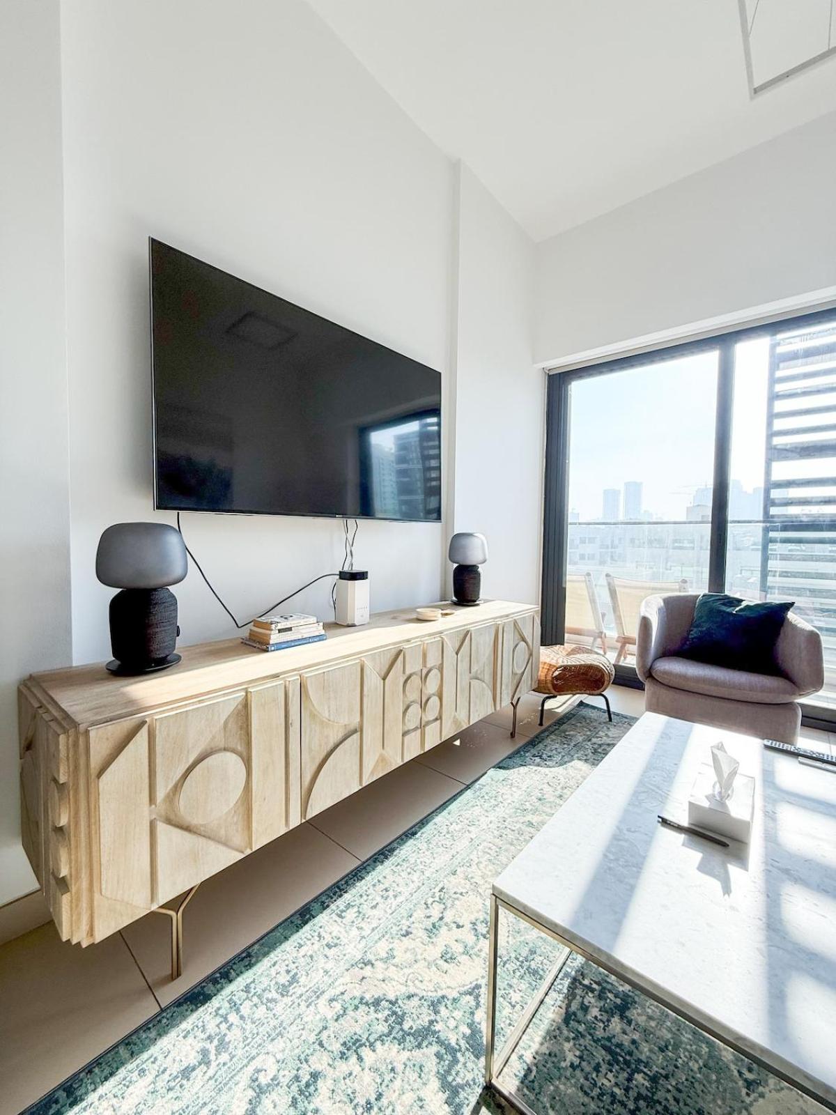 Apartment Tastefully Decorated 1 Bedroom In Jvc
