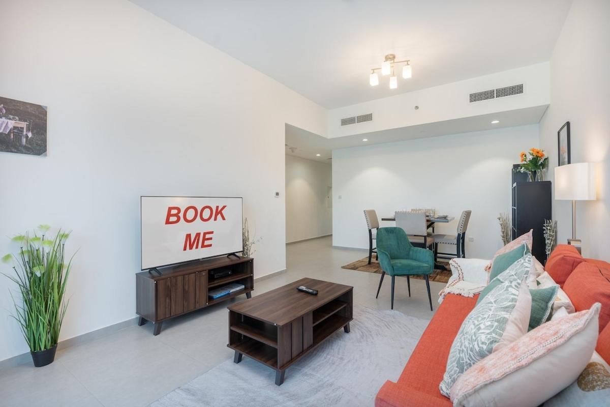 Bright And Warm 2-bedroom In Al Barsha Apartment