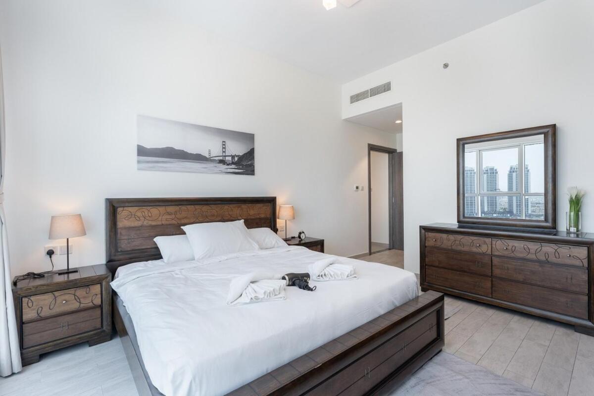 Apartment Bright And Warm 2-bedroom In Al Barsha *