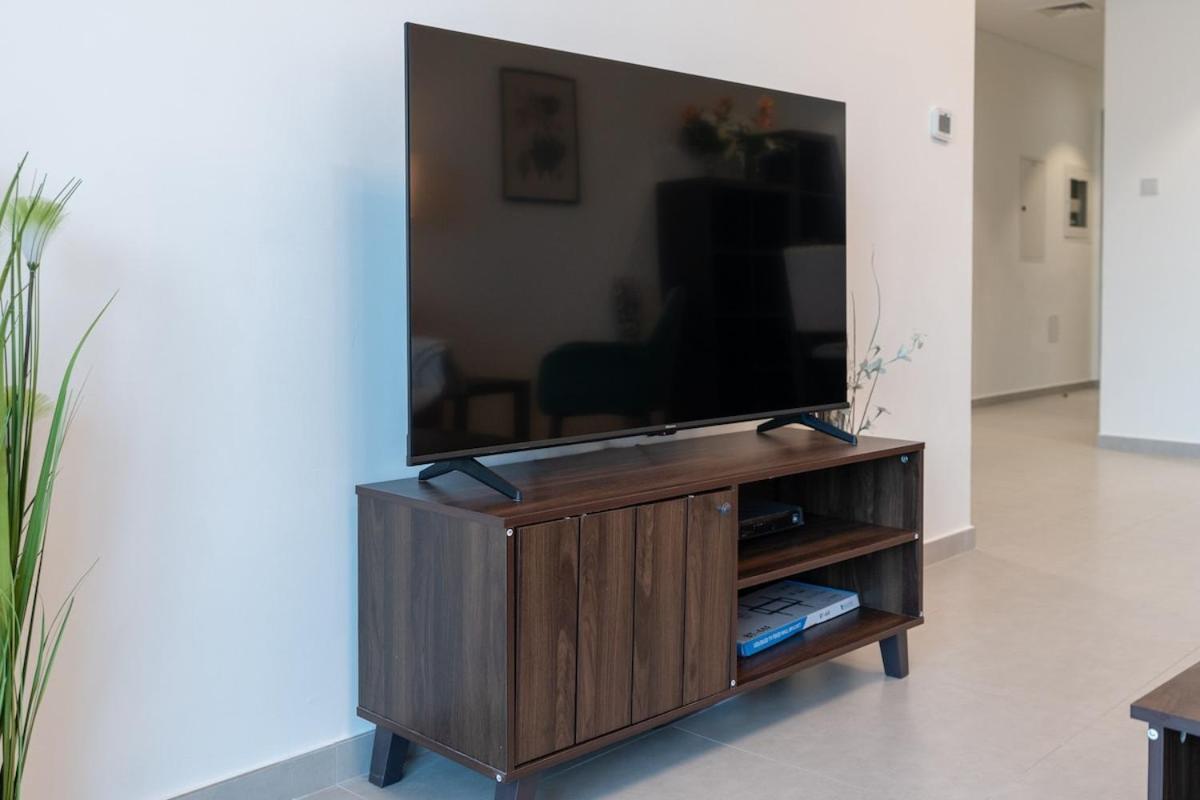 Bright And Warm 2-bedroom In Al Barsha Apartment Dubai