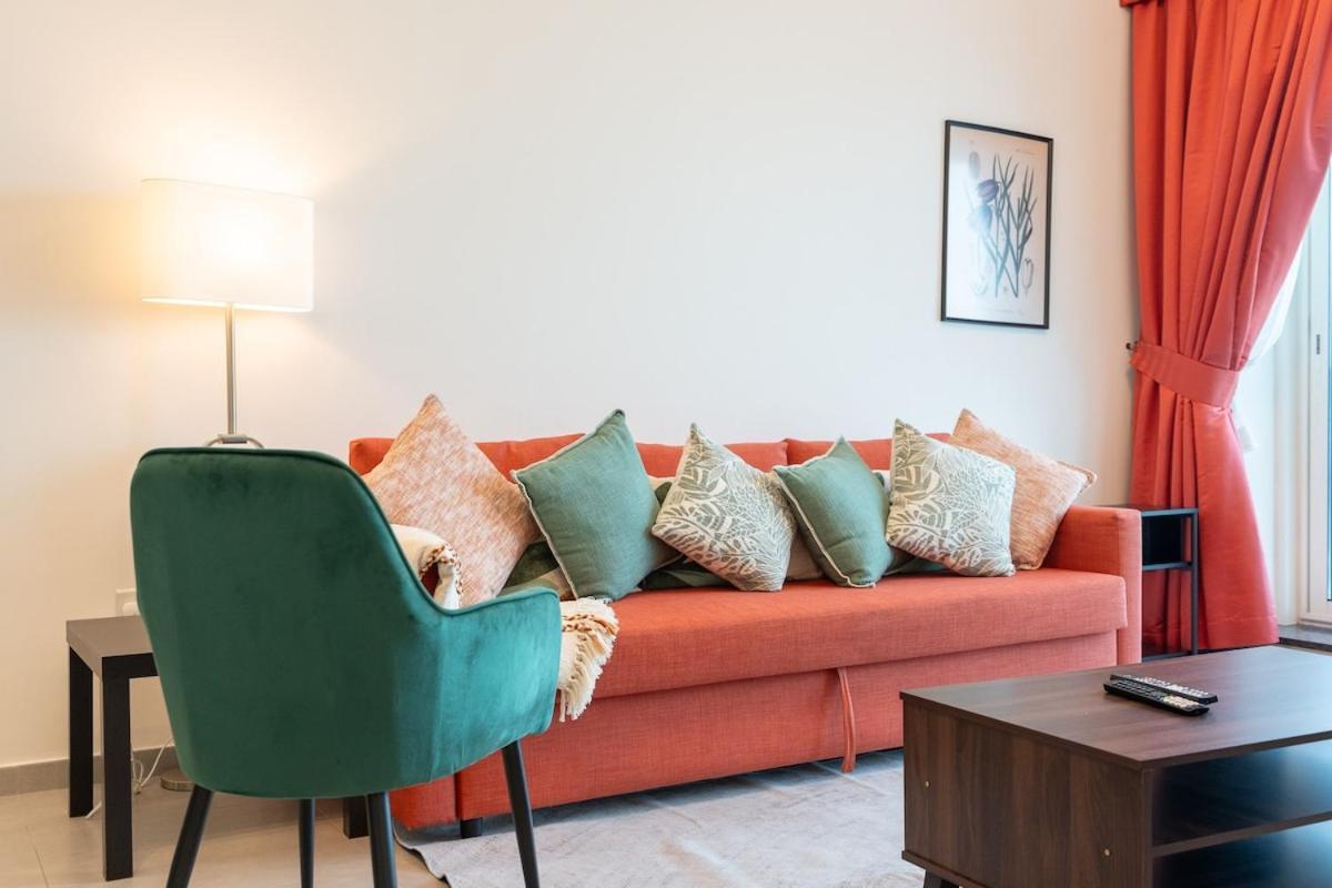 Bright And Warm 2-bedroom In Al Barsha Apartment