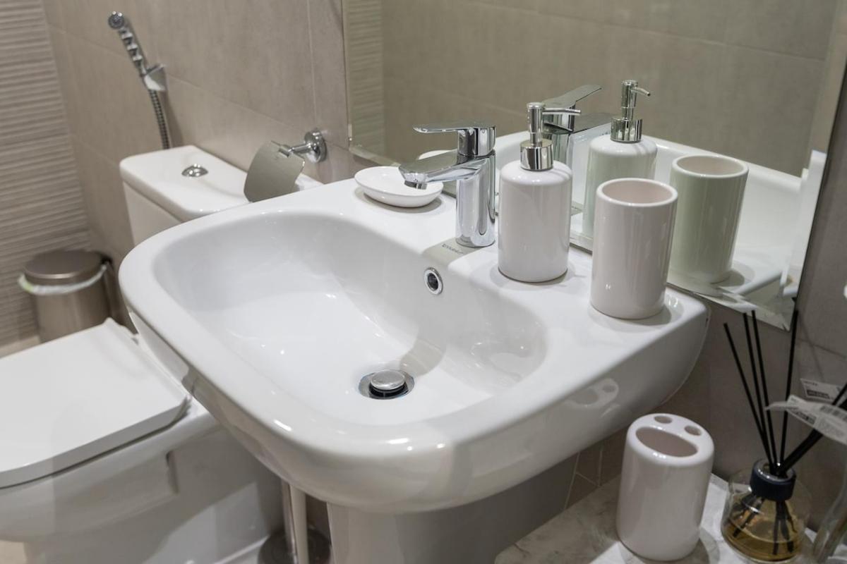 Bright And Warm 2-bedroom In Al Barsha Apartment