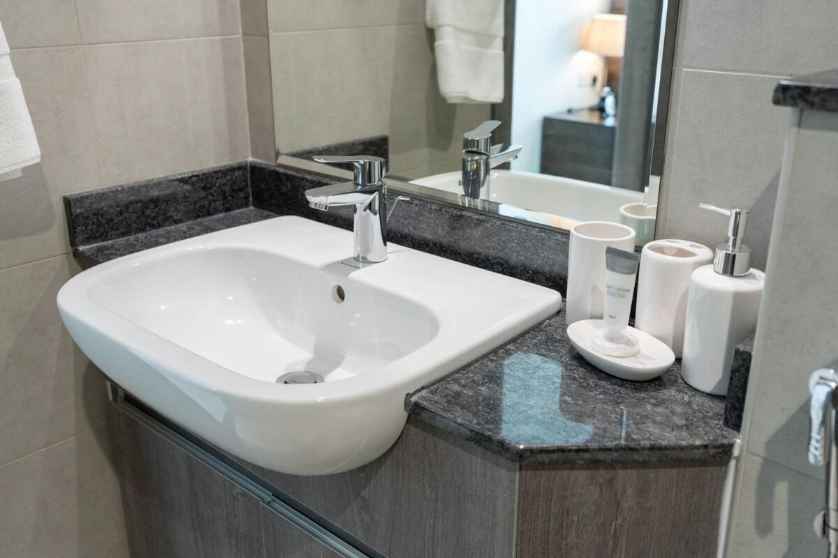 Bright And Warm 2-bedroom In Al Barsha *