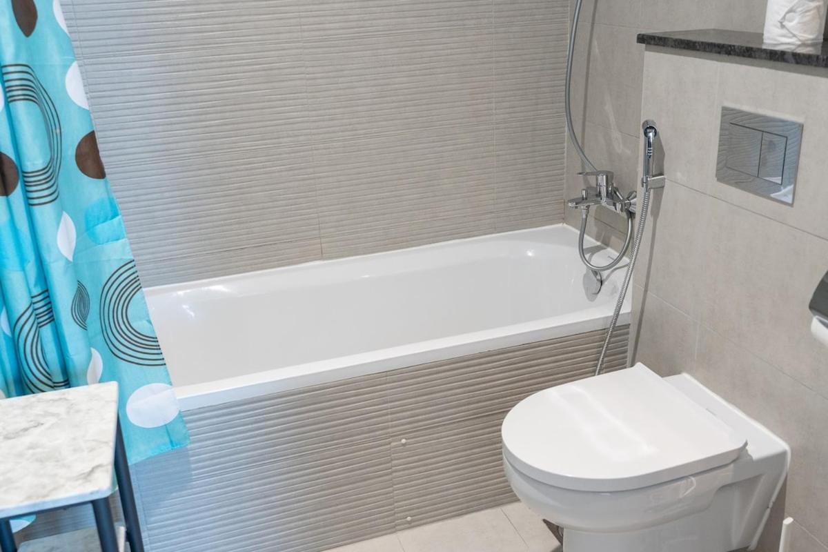 Bright And Warm 2-bedroom In Al Barsha * Dubai