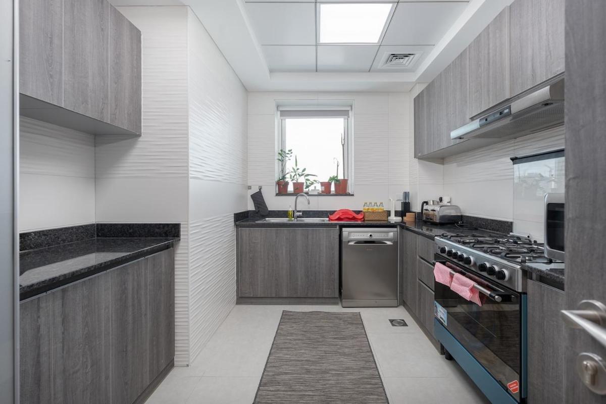 Apartment Bright And Warm 2-bedroom In Al Barsha *
