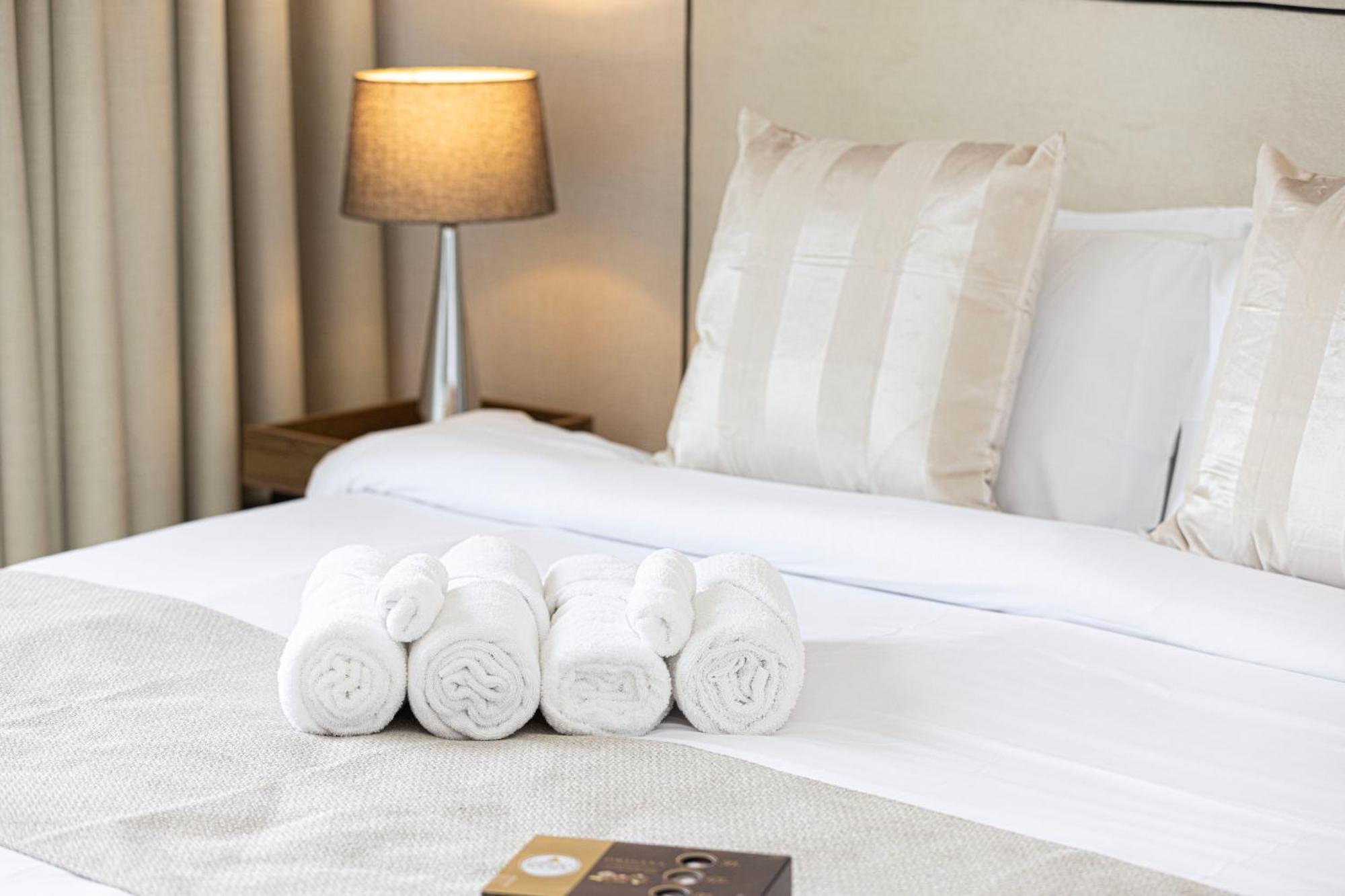 Premium 2 Bedroom High-floor Offering Spectacular Burj Khalifa & Fountain Views, Steps Away From Mall - Downtown By Stayfinity - Max 8 Guests * Dubai