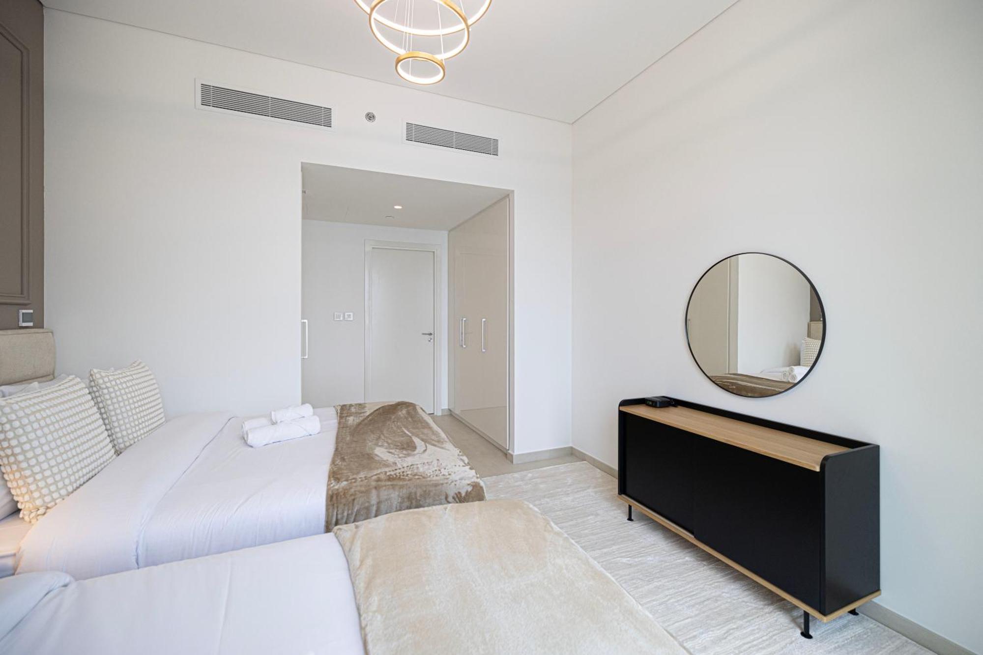 Premium 2 Bedroom High-floor Offering Spectacular Burj Khalifa & Fountain Views, Steps Away From Mall - Downtown By Stayfinity - Max 8 Guests *