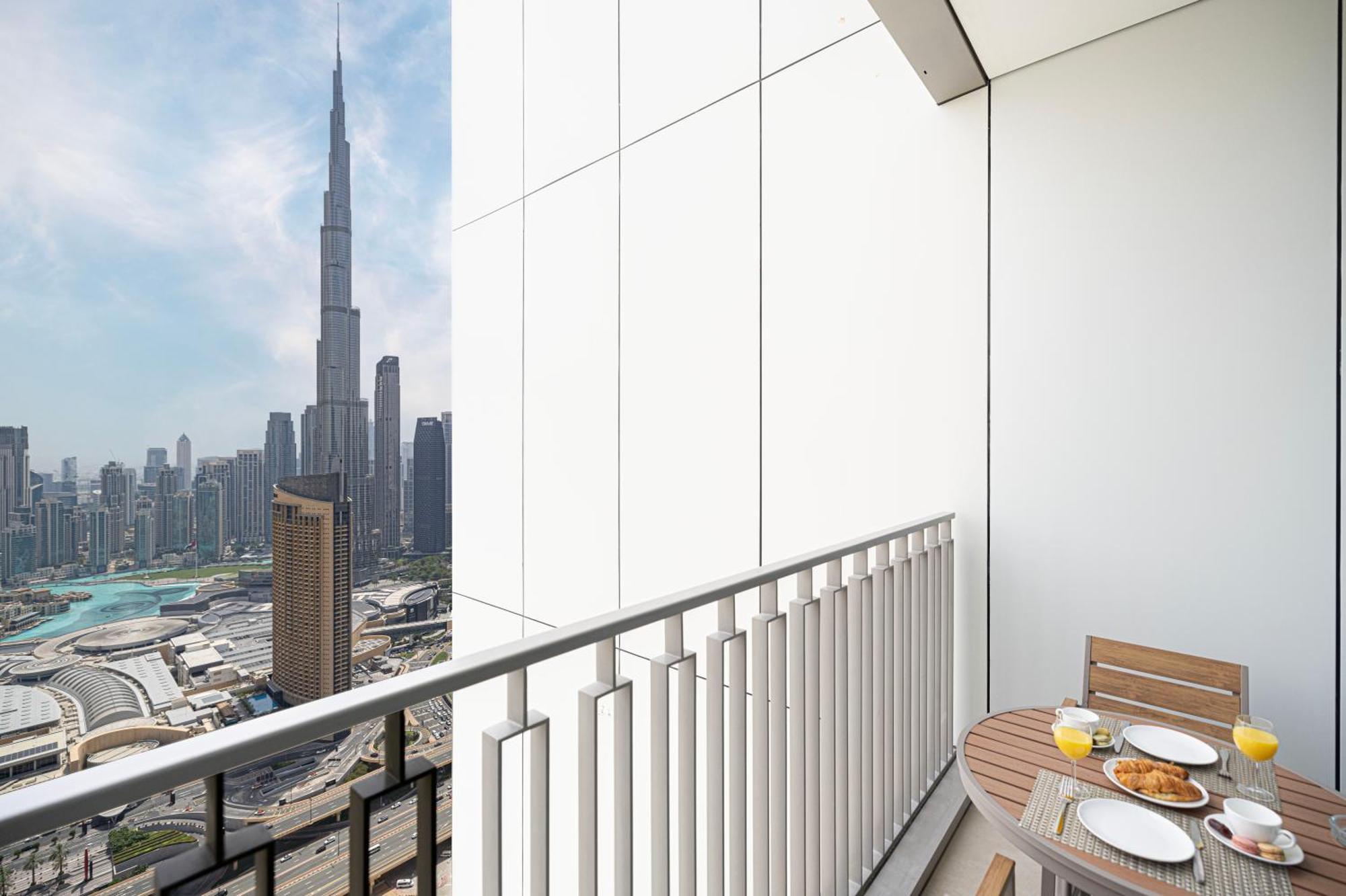 Premium 2 Bedroom High-floor Offering Spectacular Burj Khalifa & Fountain Views, Steps Away From Mall - Downtown By Stayfinity - Max 8 Guests