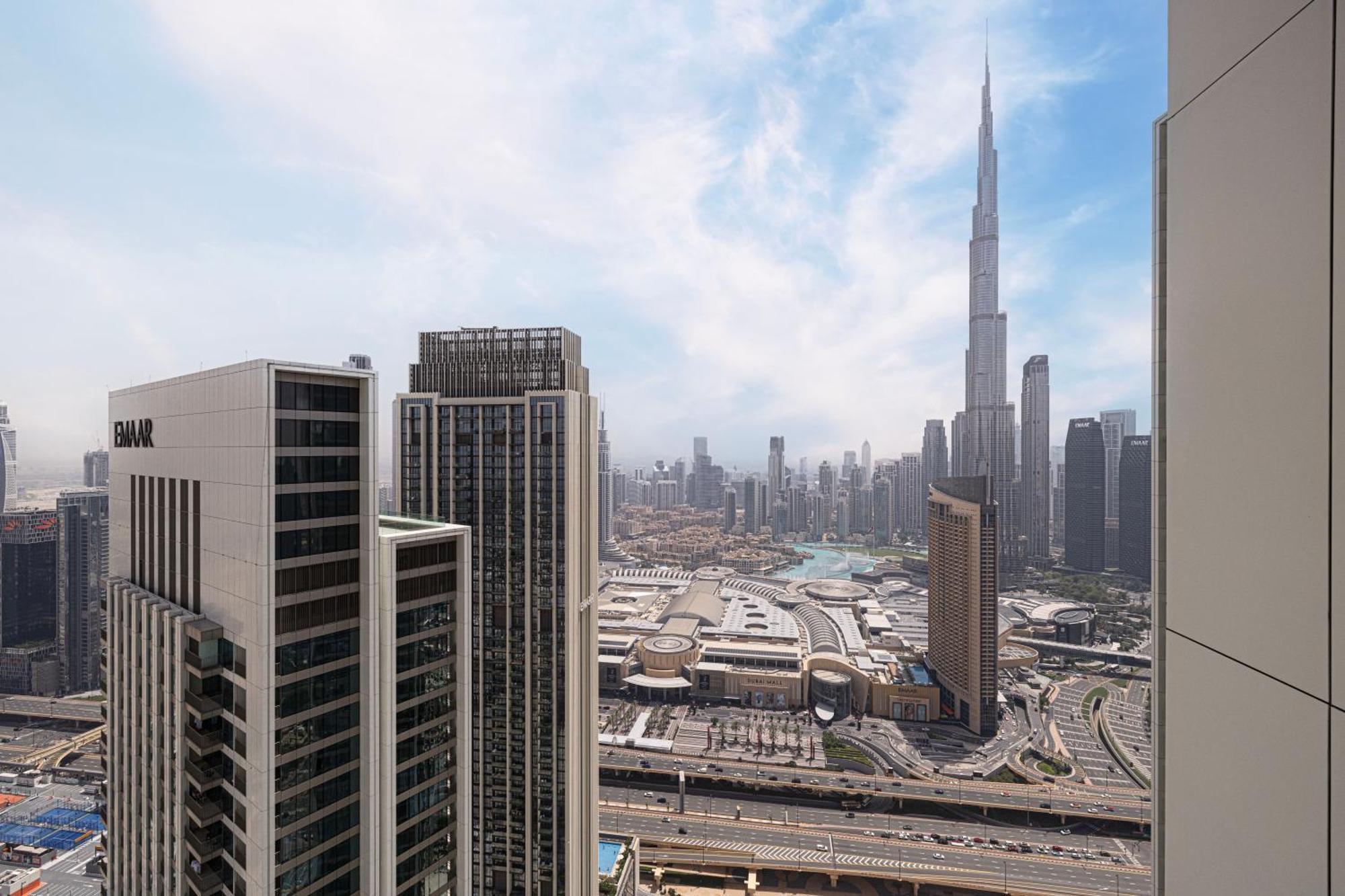 Apartment Premium 2 Bedroom High-floor Offering Spectacular Burj Khalifa & Fountain Views, Steps Away From Mall - Downtown By Stayfinity - Max 8 Guests Dubai