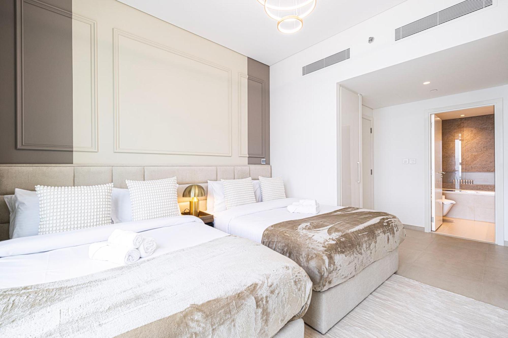 Apartment Premium 2 Bedroom High-floor Offering Spectacular Burj Khalifa & Fountain Views, Steps Away From Mall - Downtown By Stayfinity - Max 8 Guests *