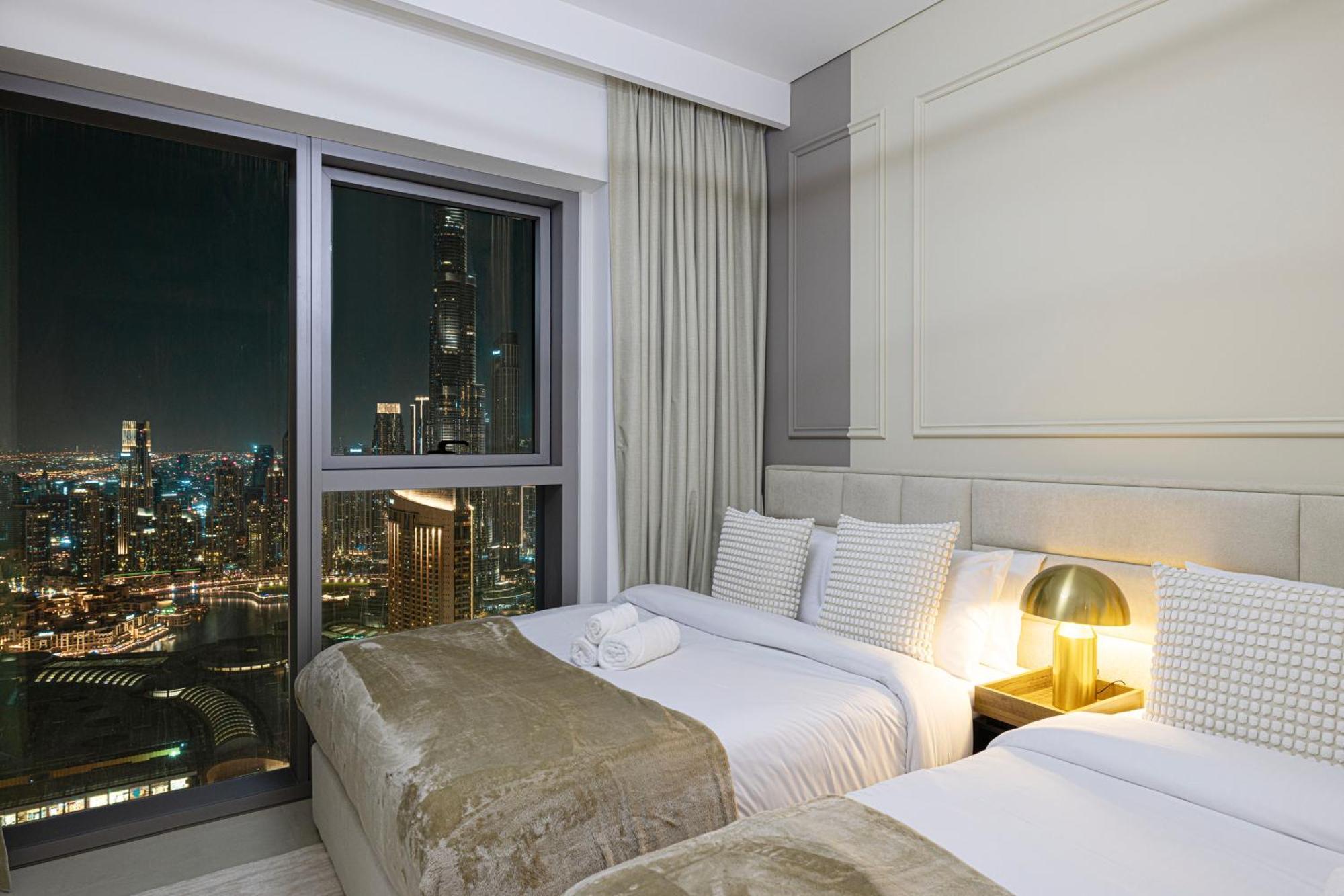 Apartment Premium 2 Bedroom High-floor Offering Spectacular Burj Khalifa & Fountain Views, Steps Away From Mall - Downtown By Stayfinity - Max 8 Guests